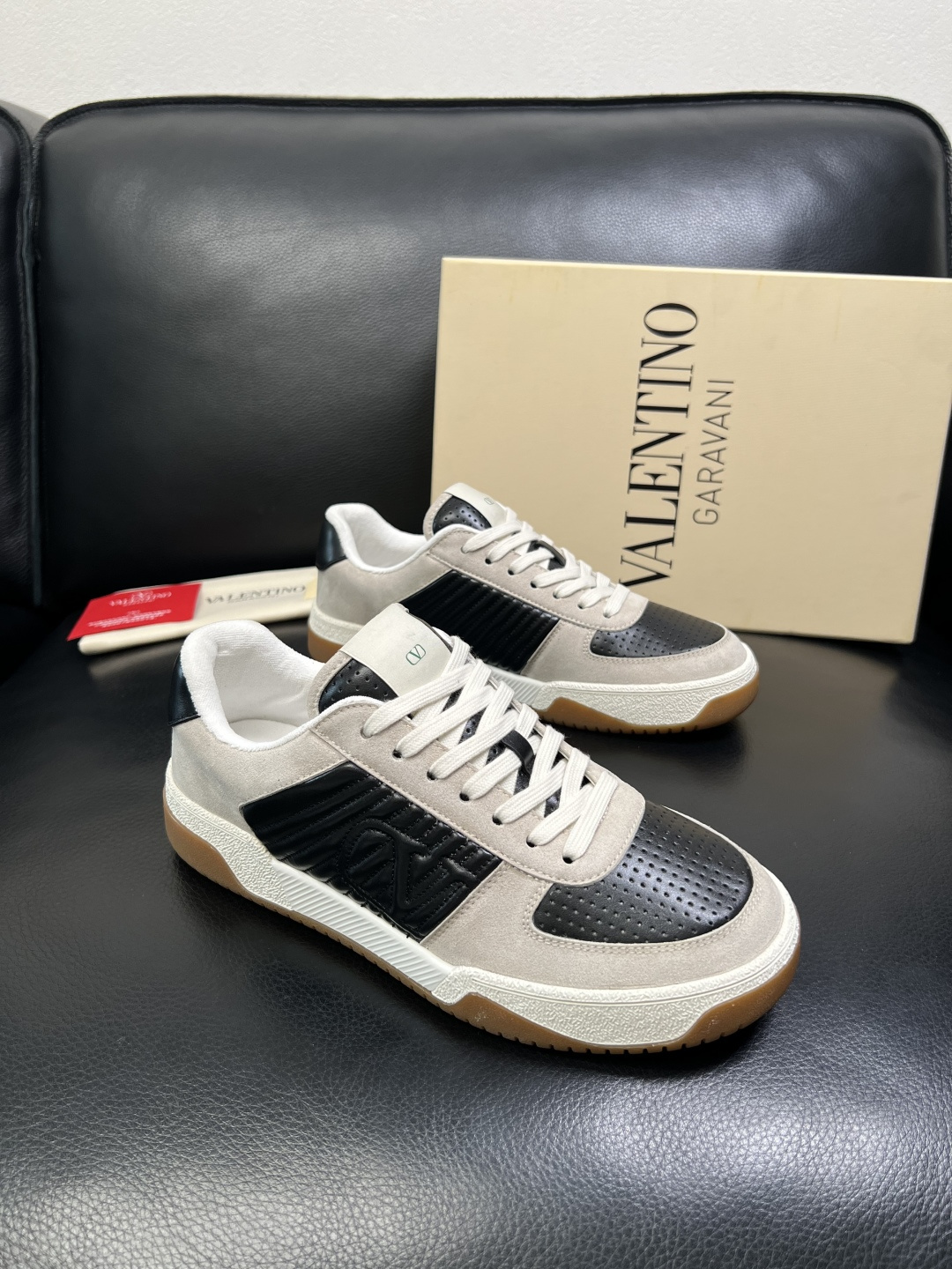 VALENTINO 高品质 顶级工艺品 华伦天奴，运动板鞋专柜同步，鞋面意大利进口，高品质拼接缤纷色彩复