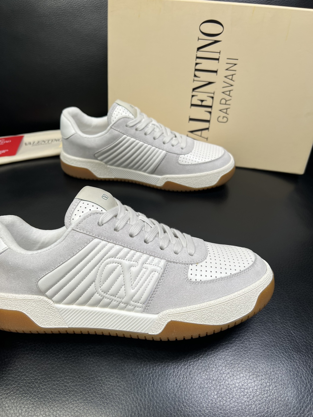 VALENTINO 高品质 顶级工艺品 华伦天奴，运动板鞋专柜同步，鞋面意大利进口，高品质拼接缤纷色彩复