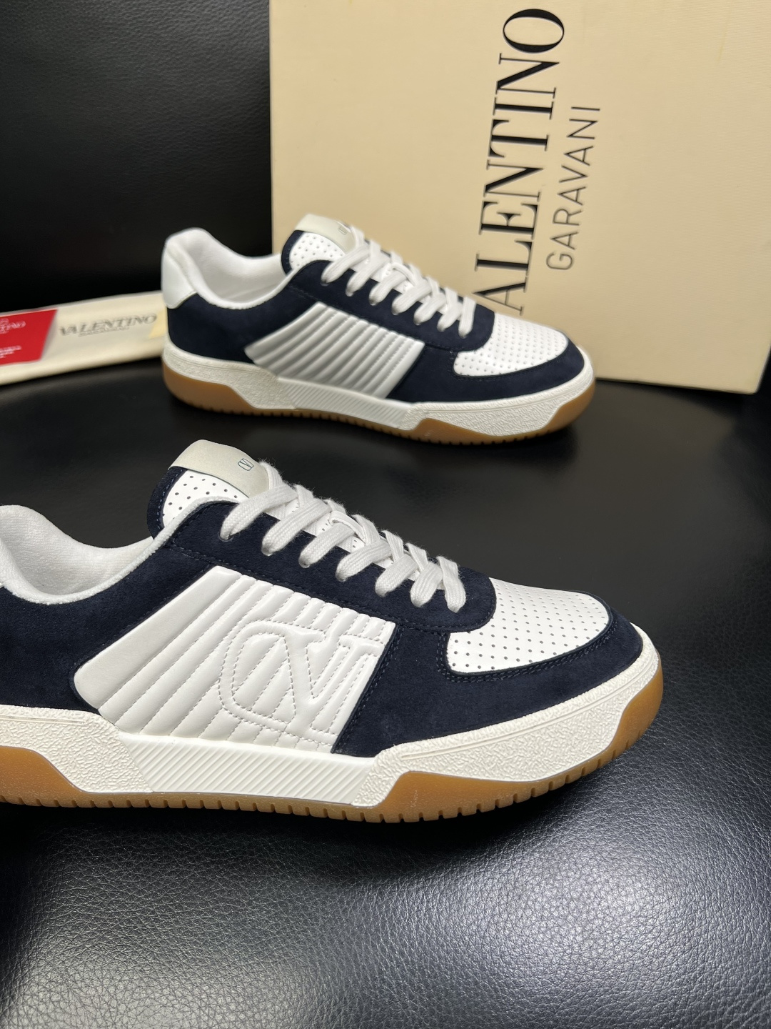 VALENTINO 高品质 顶级工艺品 华伦天奴，运动板鞋专柜同步，鞋面意大利进口，高品质拼接缤纷色彩复