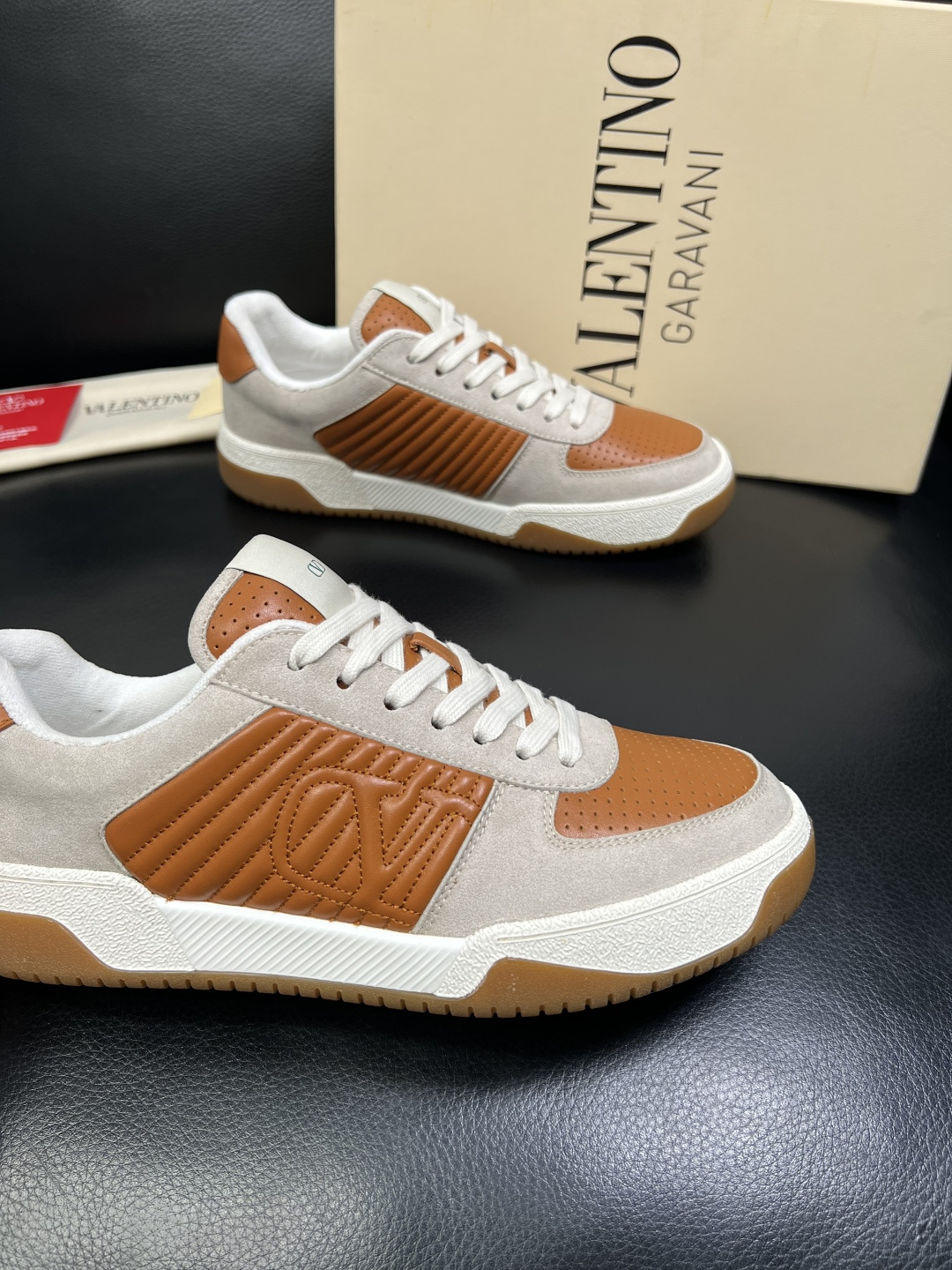 VALENTINO 高品质 顶级工艺品 华伦天奴，运动板鞋专柜同步，鞋面意大利进口，高品质拼接缤纷色彩复