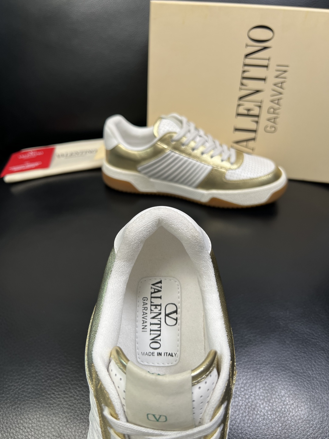 VALENTINO 高品质 顶级工艺品 华伦天奴，运动板鞋专柜同步，鞋面意大利进口，高品质拼接缤纷色彩复