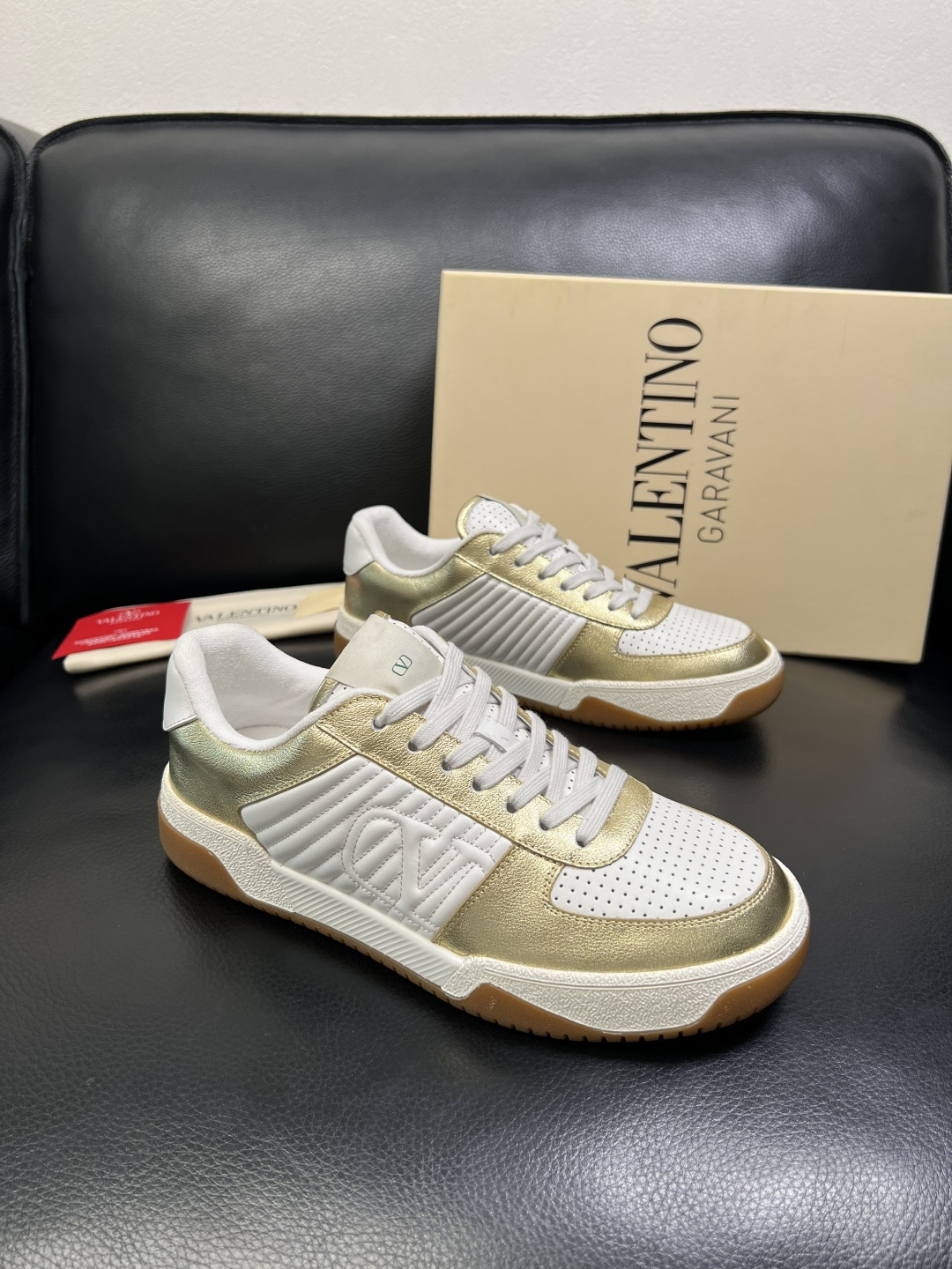 VALENTINO 高品质 顶级工艺品 华伦天奴，运动板鞋专柜同步，鞋面意大利进口，高品质拼接缤纷色彩复