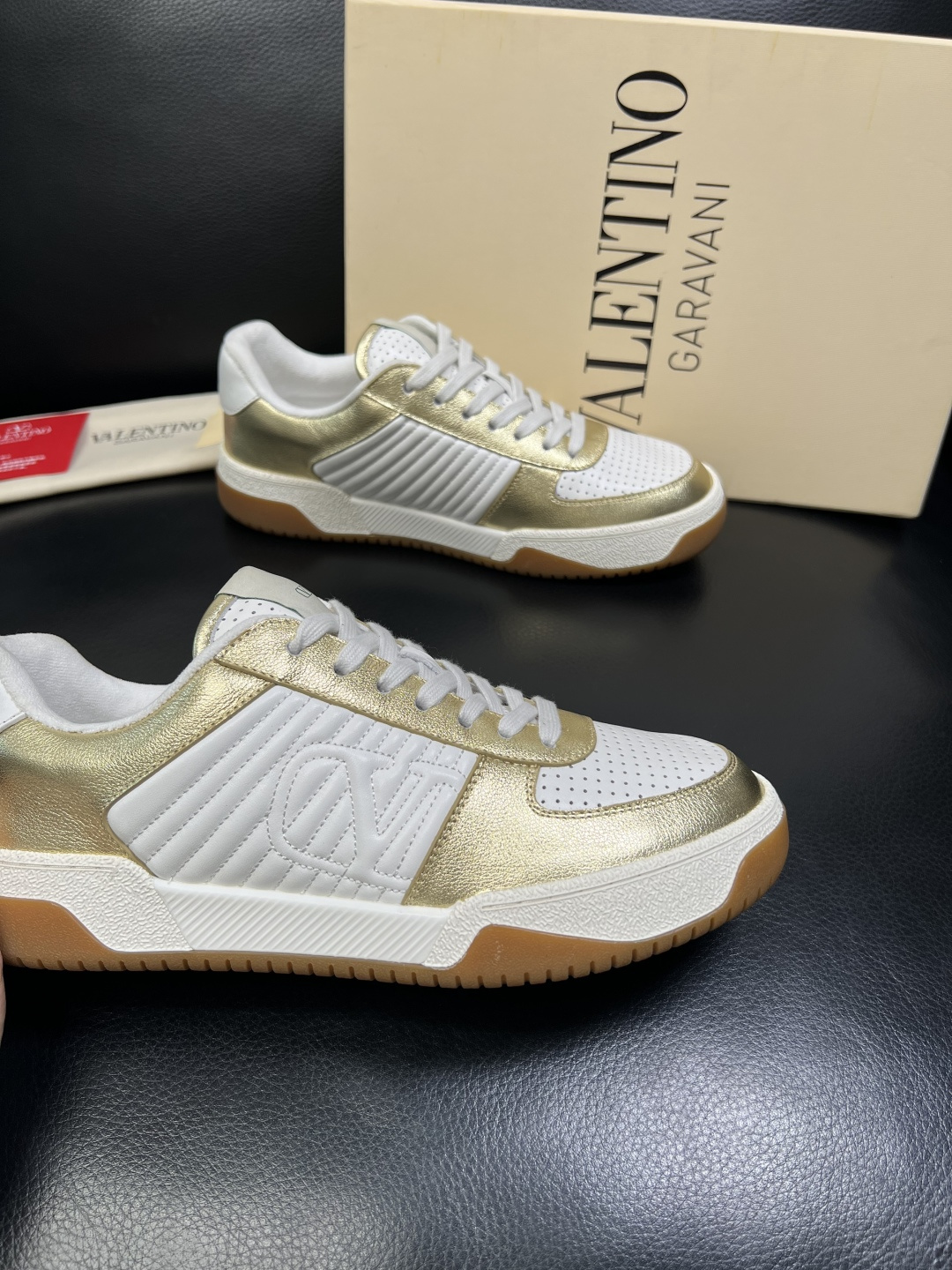 VALENTINO 高品质 顶级工艺品 华伦天奴，运动板鞋专柜同步，鞋面意大利进口，高品质拼接缤纷色彩复