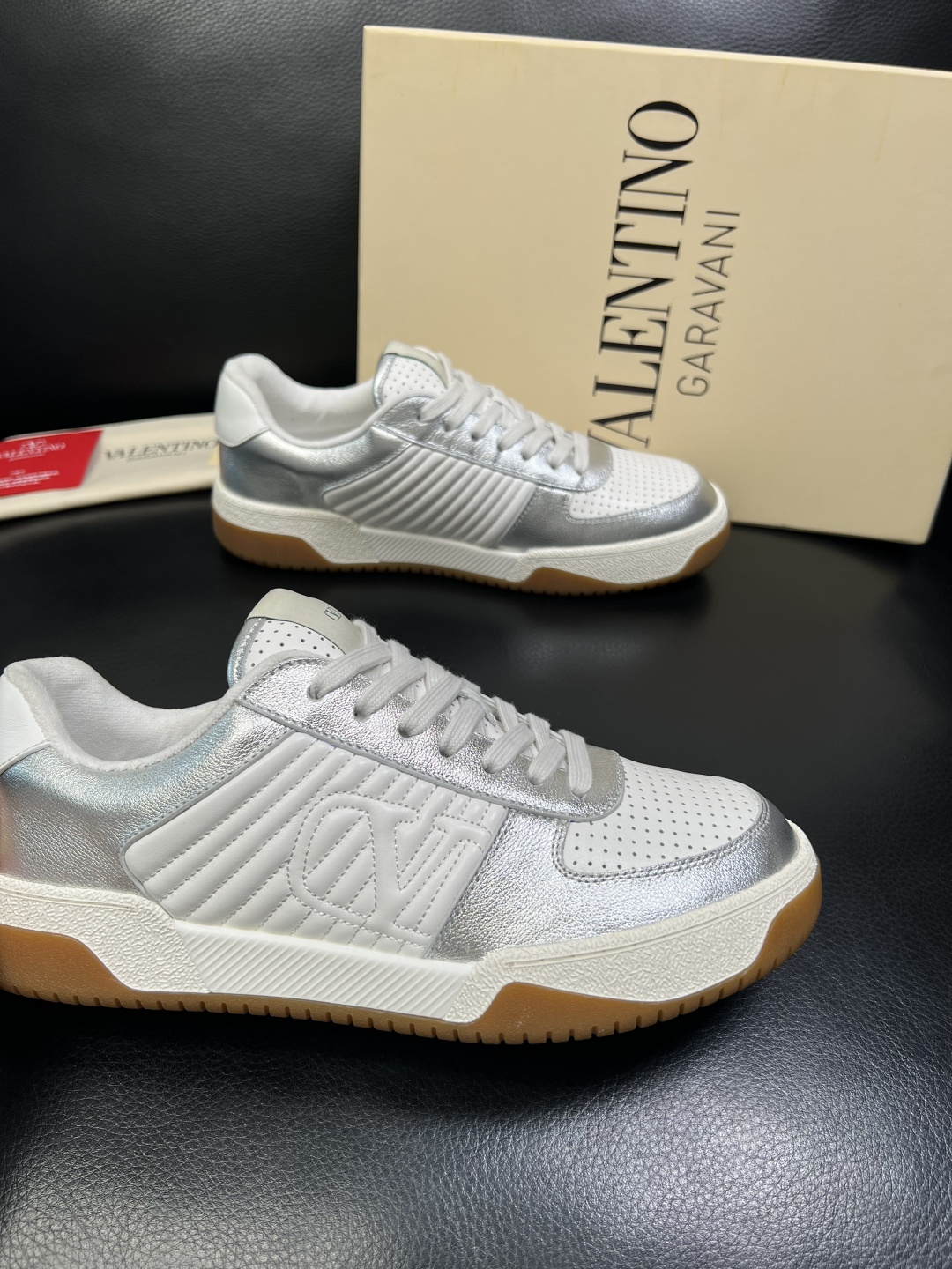 VALENTINO 高品质 顶级工艺品 华伦天奴，运动板鞋专柜同步，鞋面意大利进口，高品质拼接缤纷色彩复