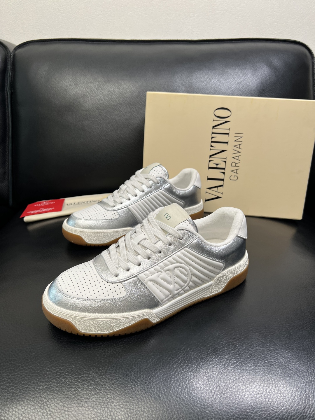 VALENTINO 高品质 顶级工艺品 华伦天奴，运动板鞋专柜同步，鞋面意大利进口，高品质拼接缤纷色彩复