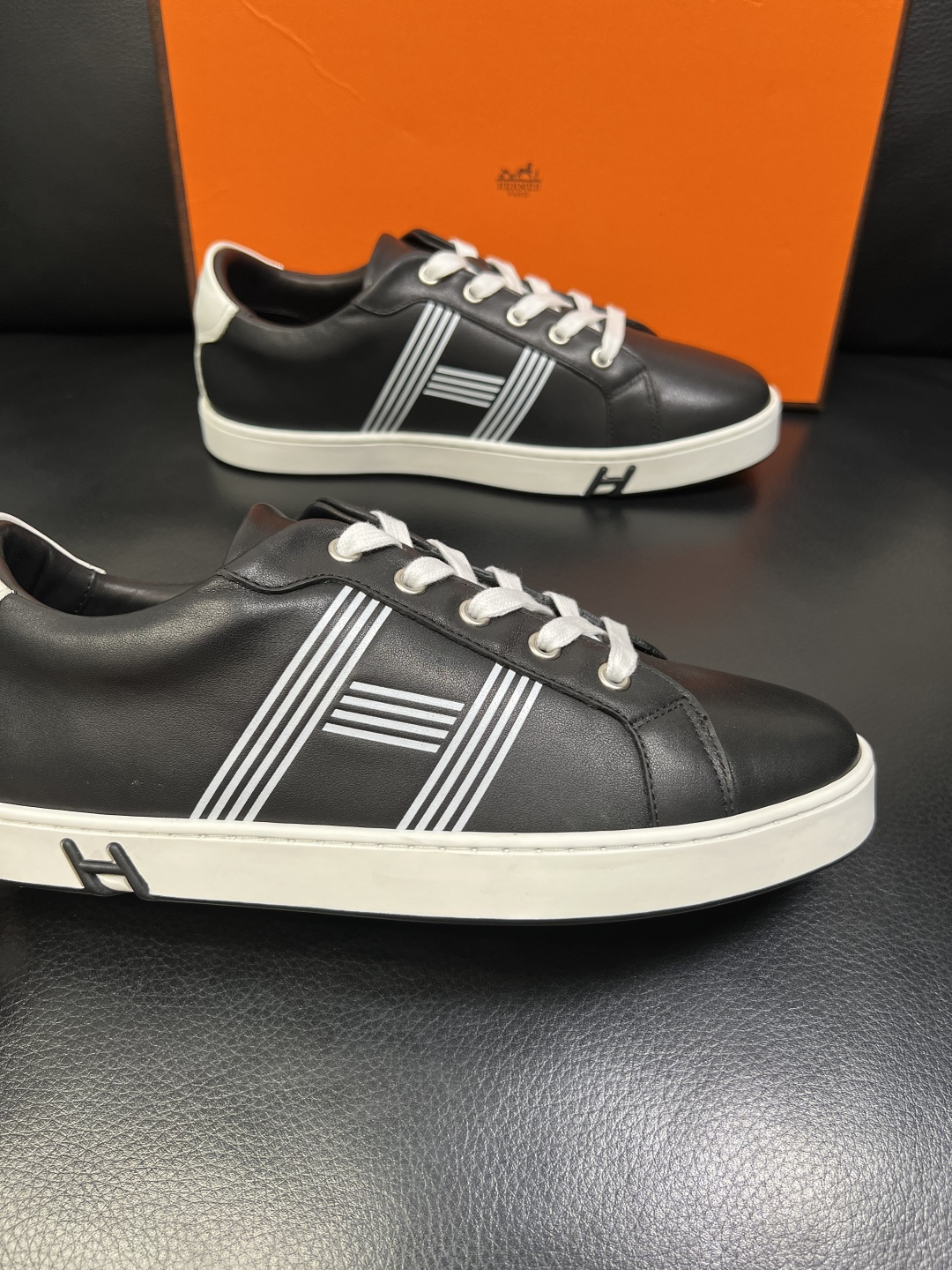 Hermes 高品质 顶级工艺品 爱马仕 专柜同步发售原厂配置，意大利进口原版牛皮面料，高品质拼接工艺，