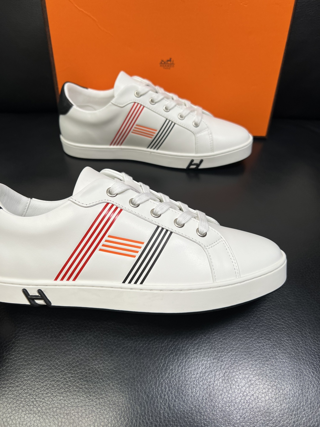 Hermes 高品质 顶级工艺品 爱马仕 专柜同步发售原厂配置，意大利进口原版牛皮面料，高品质拼接工艺，