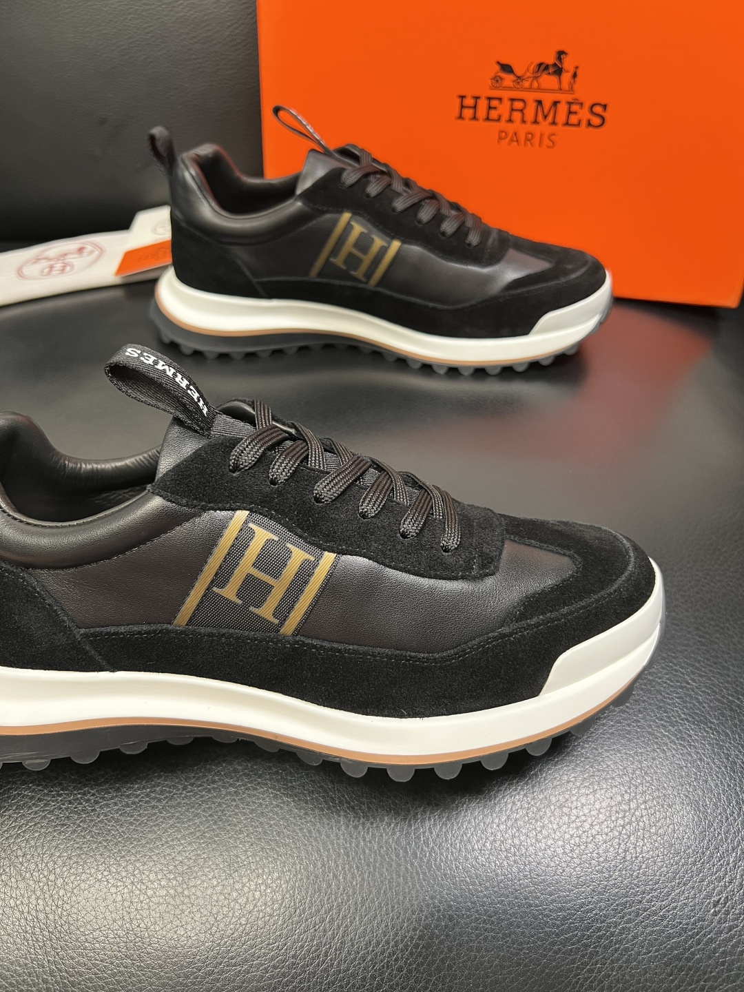 Hermes 高品质 顶级工艺品 爱马仕 专柜同步发售原厂配置，意大利进口原版牛皮面料，高品质拼接工艺，