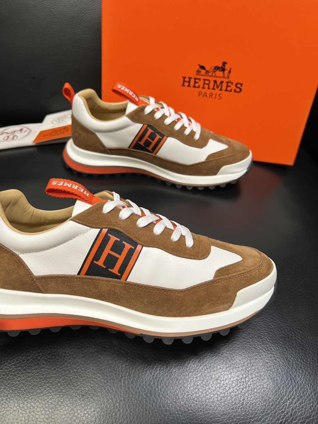 Hermes 高品质 顶级工艺品 爱马仕 专柜同步发售原厂配置，意大利进口原版牛皮面料，高品质拼接工艺，