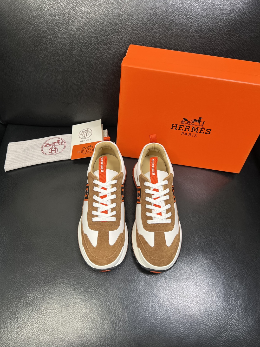 Hermes 高品质 顶级工艺品 爱马仕 专柜同步发售原厂配置，意大利进口原版牛皮面料，高品质拼接工艺，