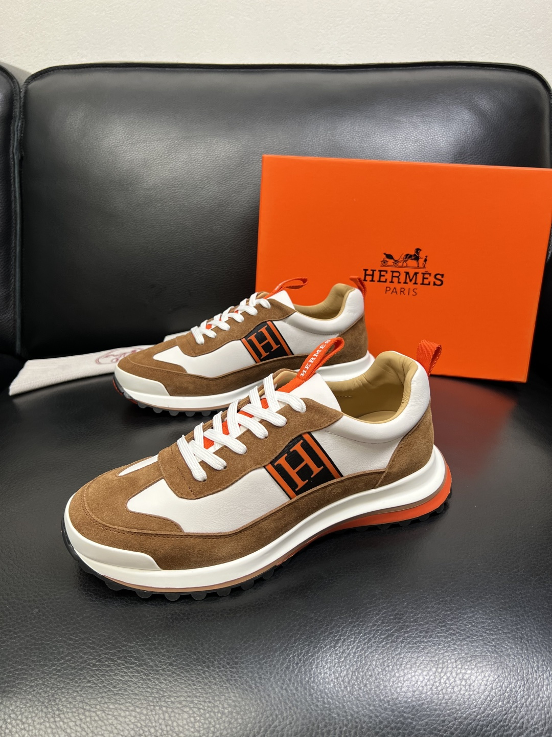 Hermes 高品质 顶级工艺品 爱马仕 专柜同步发售原厂配置，意大利进口原版牛皮面料，高品质拼接工艺，