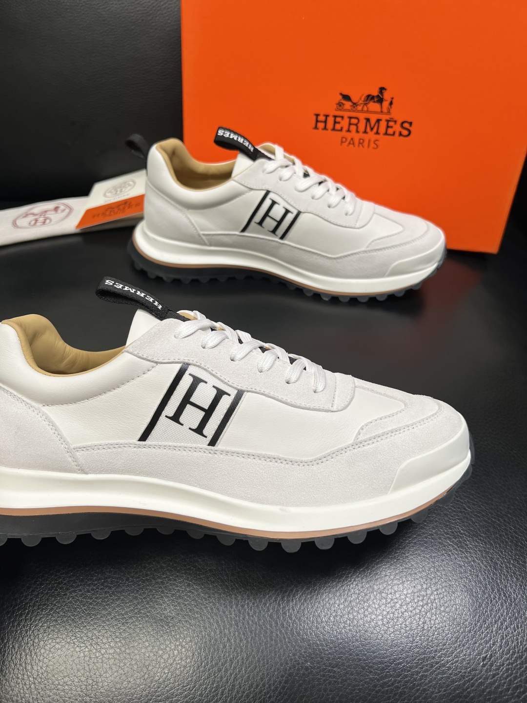 Hermes 高品质 顶级工艺品 爱马仕 专柜同步发售原厂配置，意大利进口原版牛皮面料，高品质拼接工艺，