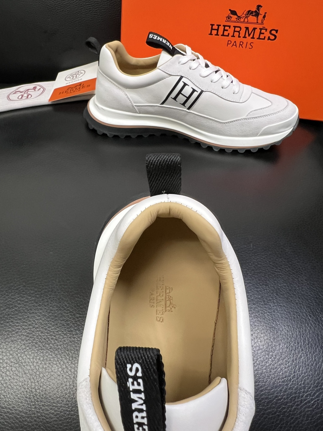 Hermes 高品质 顶级工艺品 爱马仕 专柜同步发售原厂配置，意大利进口原版牛皮面料，高品质拼接工艺，