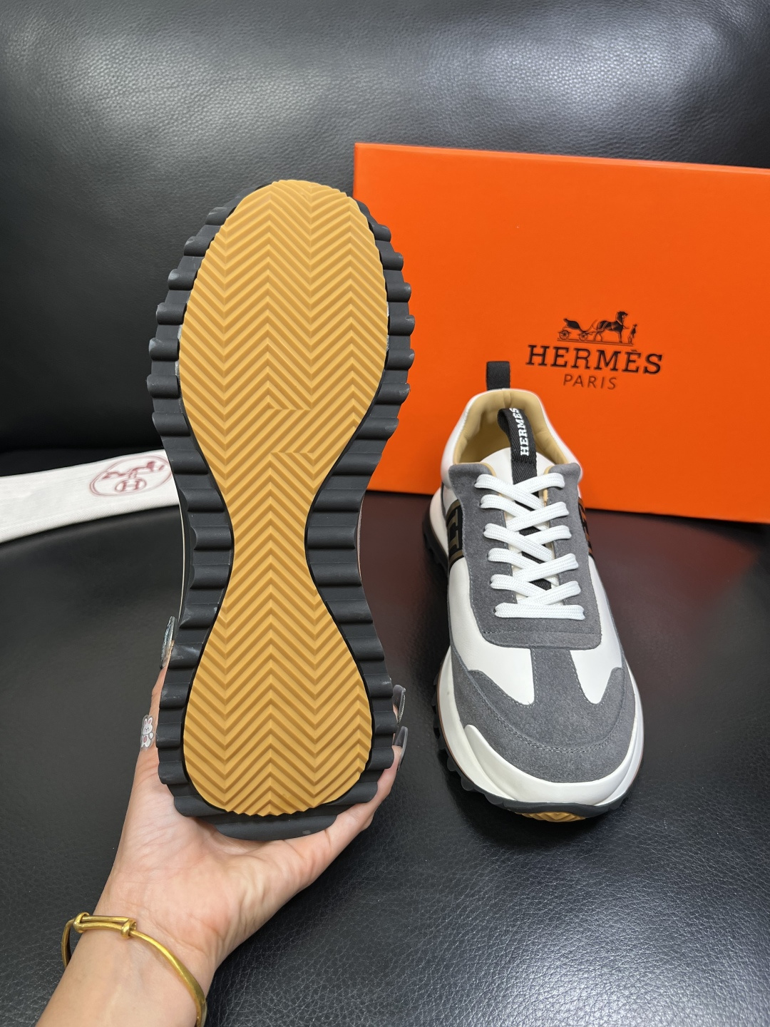 Hermes 高品质 顶级工艺品 爱马仕 专柜同步发售原厂配置，意大利进口原版牛皮面料，高品质拼接工艺，