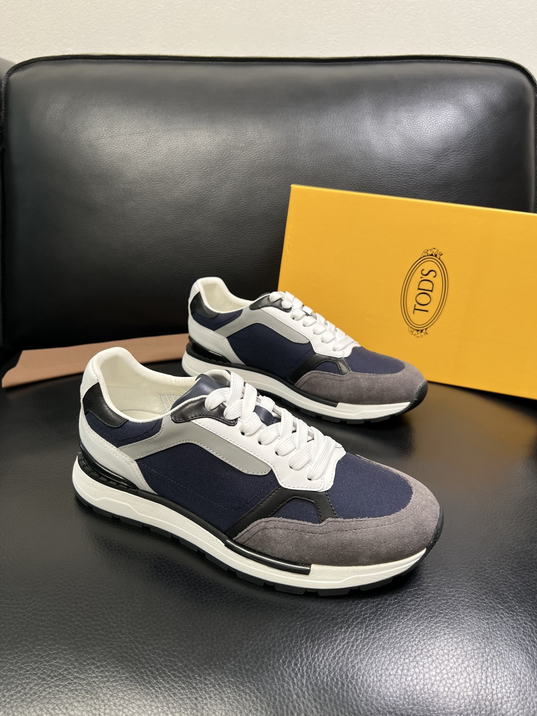 NO:589856,Tods high-quality top crafts Tods counter new original configuration, imported cowhide patchwork fabric from Italy, imported cowhide lining, breathable and comfortable, original soles specially provided by the factory and super comfortable, original factory and single goods are welcome to compare, code number 39-44 (order 38 45), Tod's,cowhide19860909Tods 高品质 顶级工艺品 托德斯 专柜新款原厂配置,意大利进口牛皮拼布面料,进口牛里垫,透气舒适,鞋底原厂特供原版底超级舒适,原厂跟单货 欢迎对比,码数 39-44（订 38 45）,,Tod's,cowhide,Men's shoes