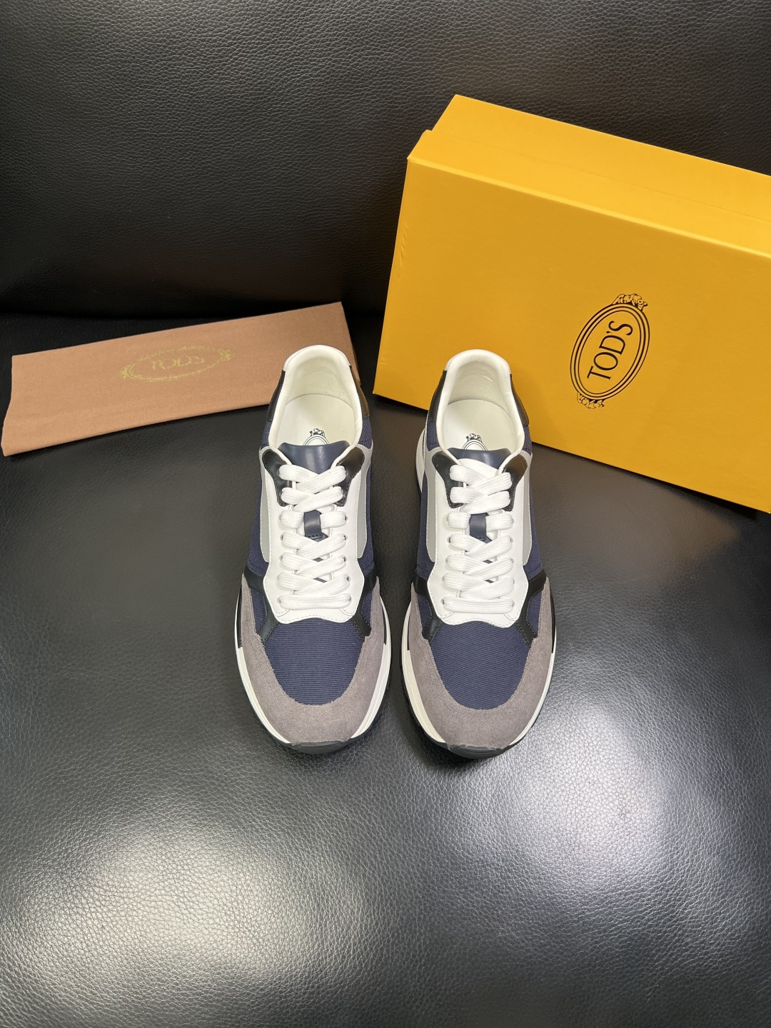 Tods 高品质 顶级工艺品 托德斯 专柜新款原厂配置，意大利进口牛皮拼布面料，进口牛里垫，透气舒适，鞋