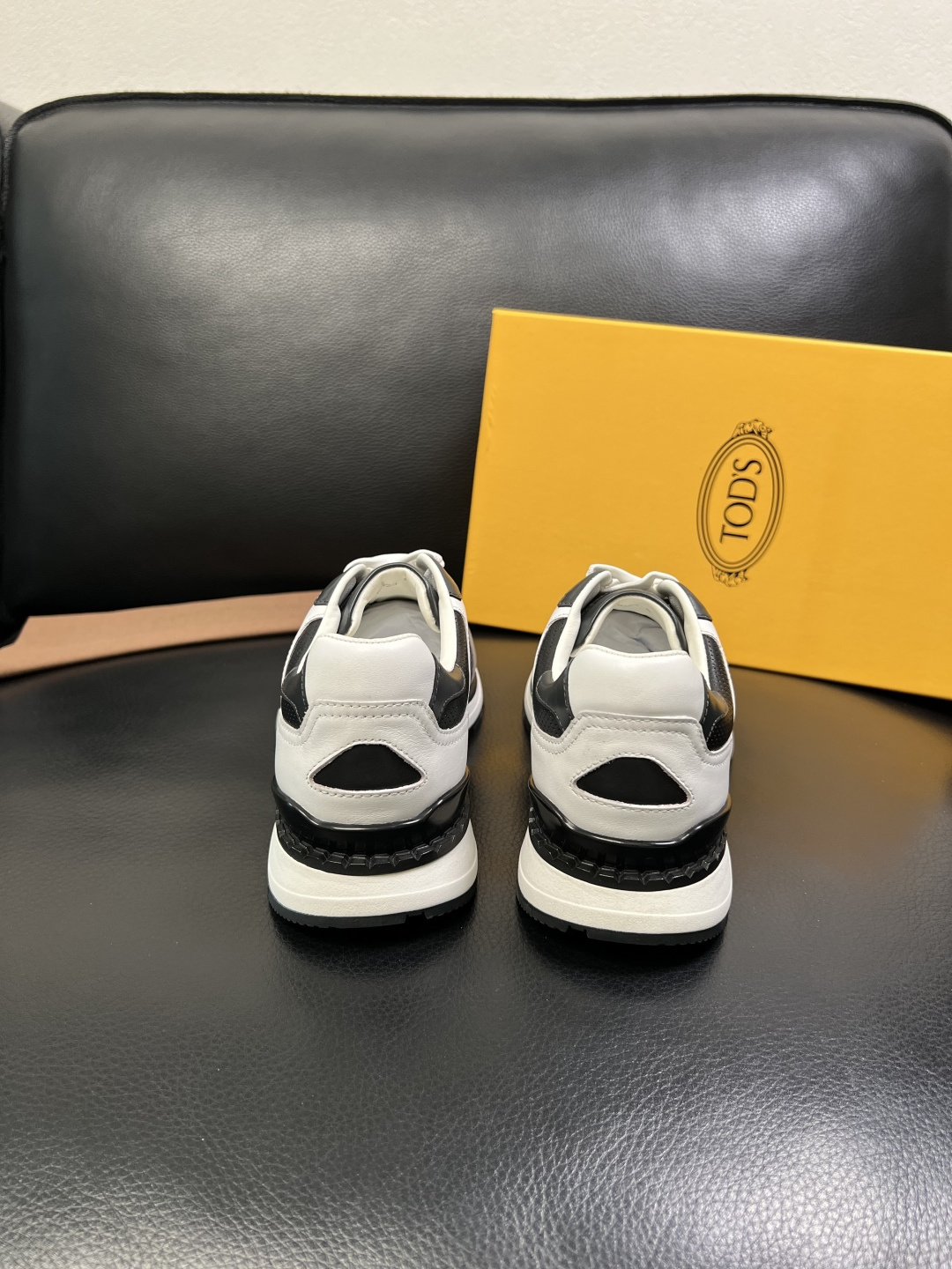 Tods 高品质 顶级工艺品 托德斯 专柜新款原厂配置，意大利进口牛皮面料，进口牛里垫，透气舒适，鞋底：