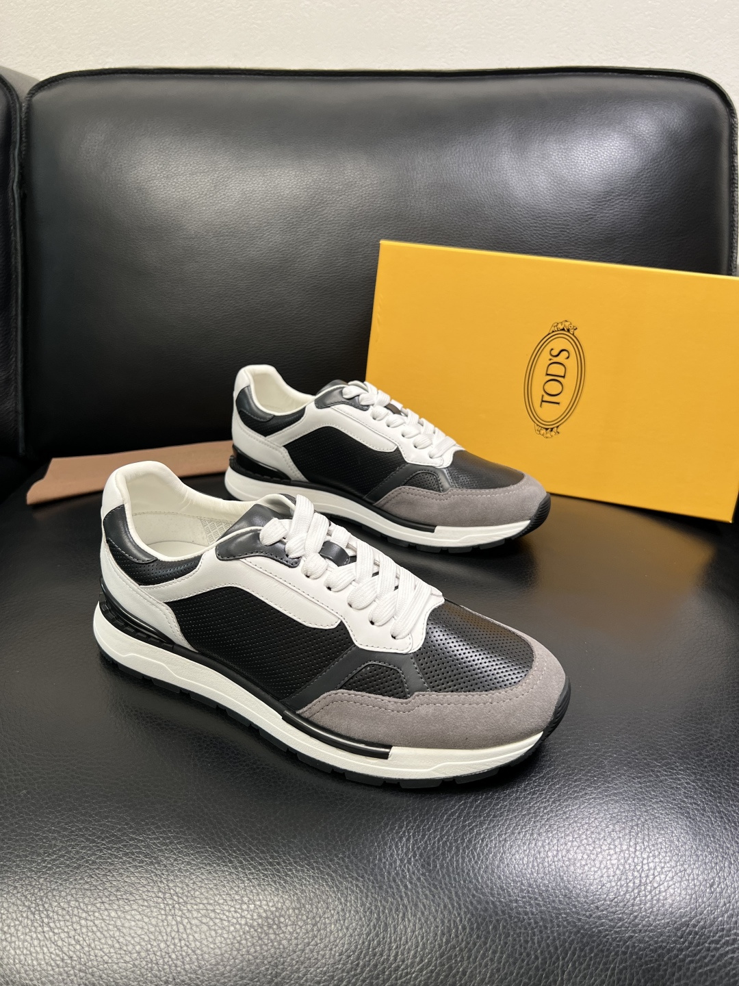 Tods 高品质 顶级工艺品 托德斯 专柜新款原厂配置，意大利进口牛皮面料，进口牛里垫，透气舒适，鞋底：