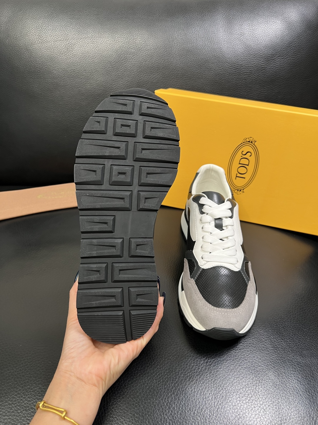 Tods 高品质 顶级工艺品 托德斯 专柜新款原厂配置，意大利进口牛皮面料，进口牛里垫，透气舒适，鞋底：