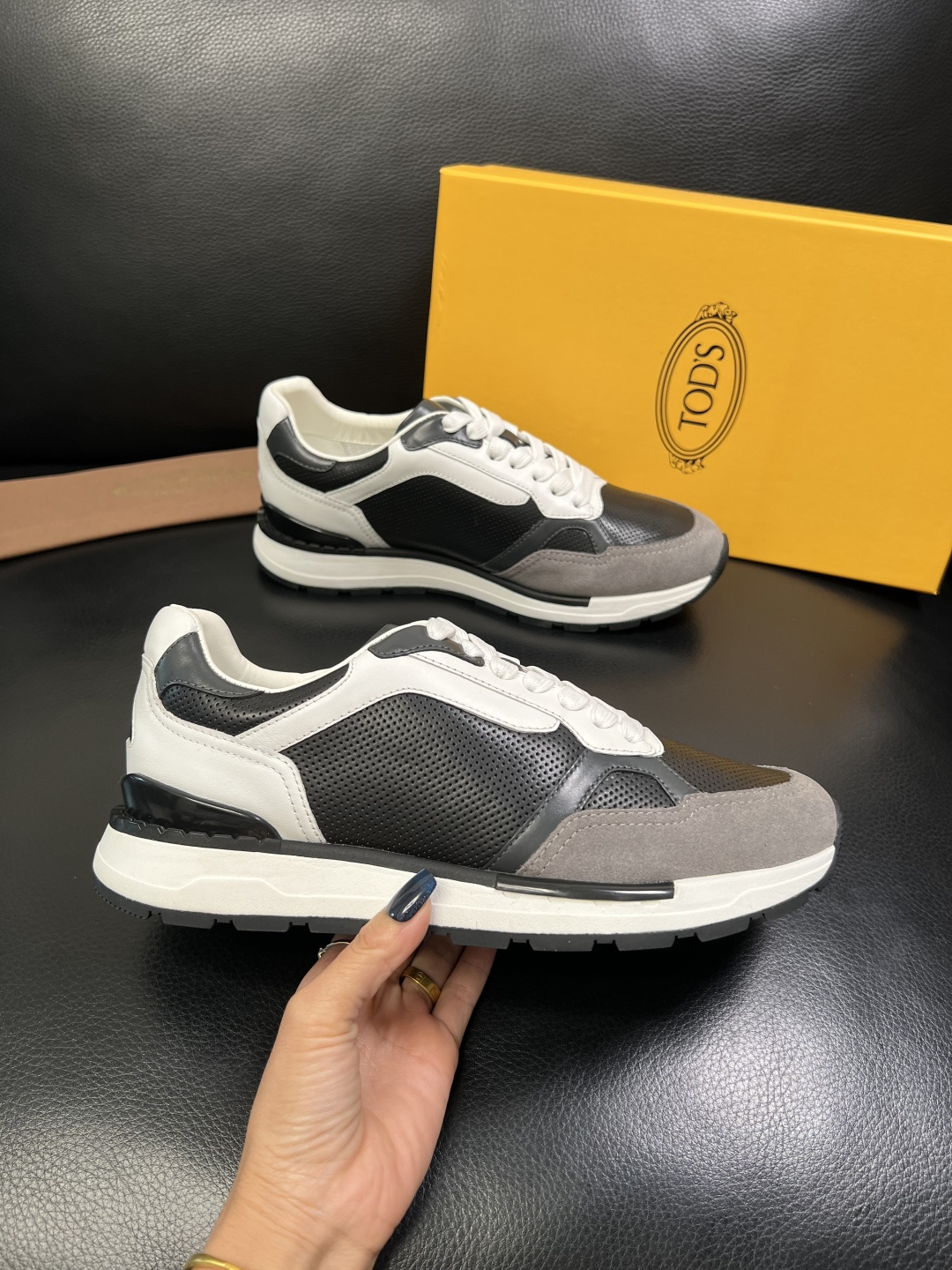 Tods 高品质 顶级工艺品 托德斯 专柜新款原厂配置，意大利进口牛皮面料，进口牛里垫，透气舒适，鞋底：