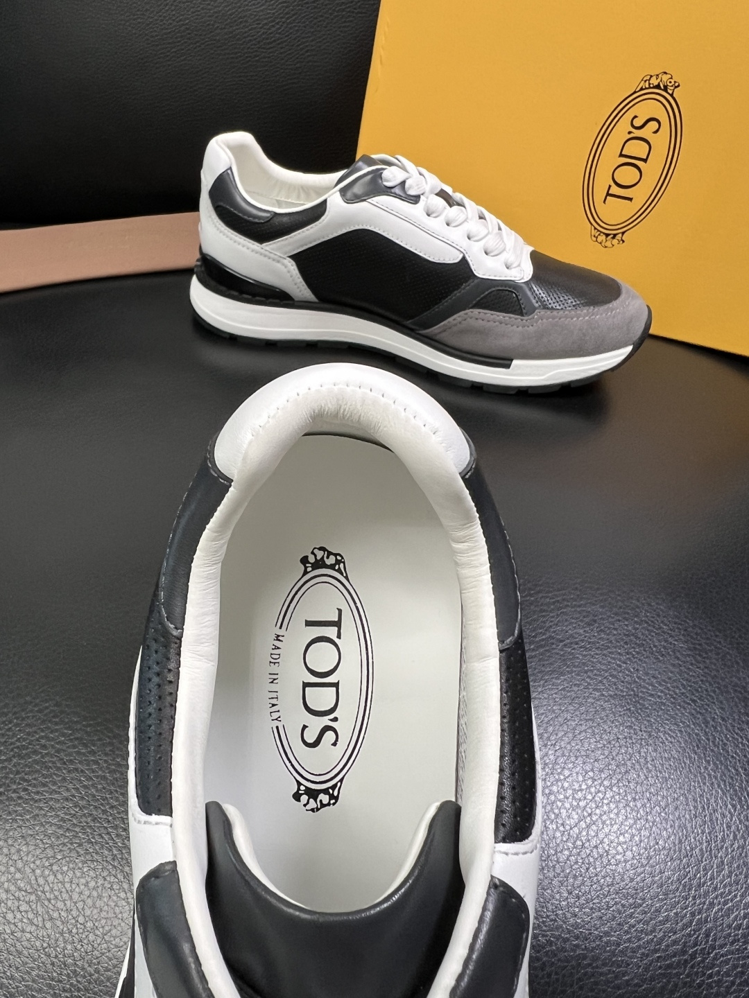 Tods 高品质 顶级工艺品 托德斯 专柜新款原厂配置，意大利进口牛皮面料，进口牛里垫，透气舒适，鞋底：