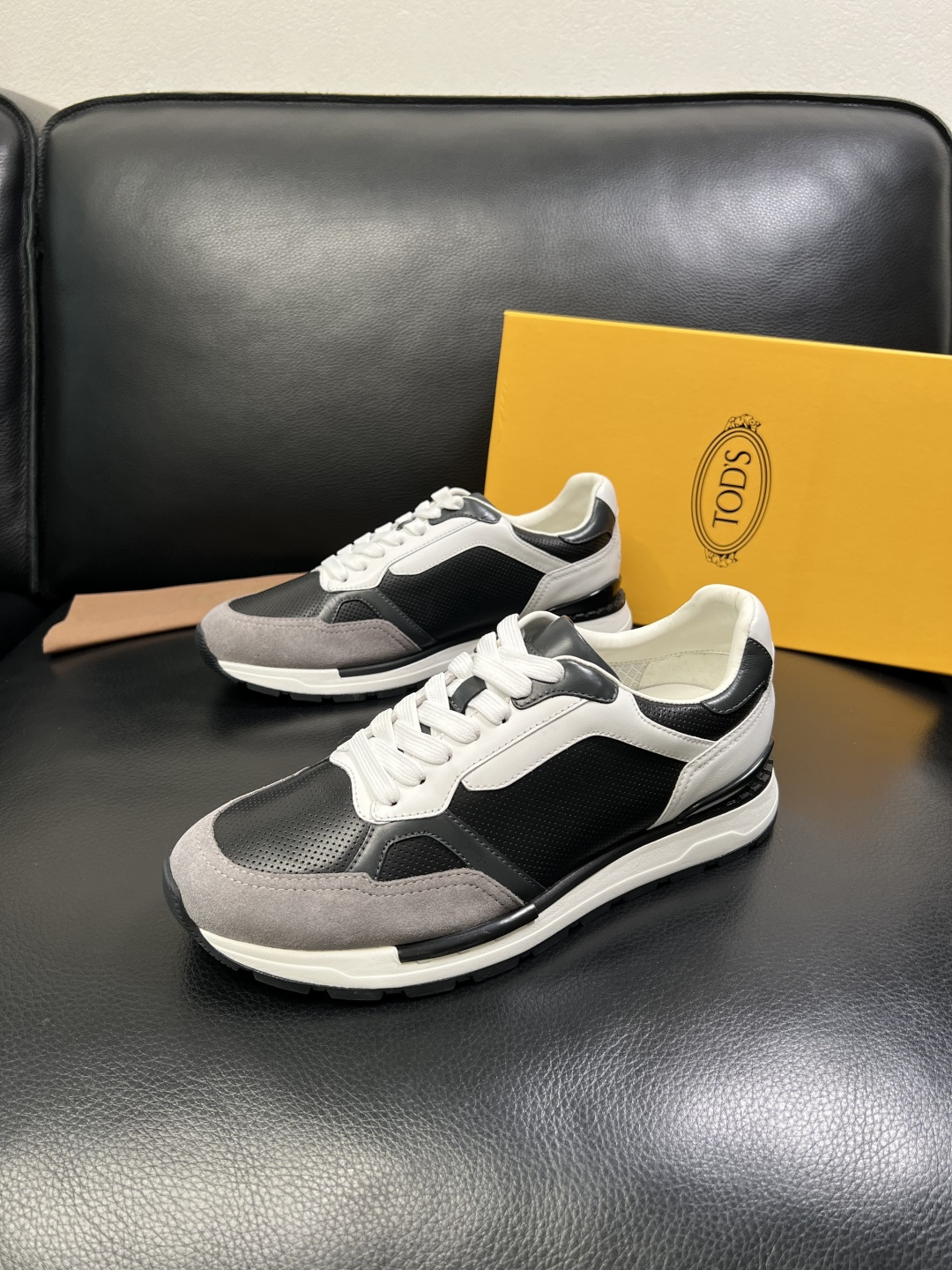 Tods 高品质 顶级工艺品 托德斯 专柜新款原厂配置，意大利进口牛皮面料，进口牛里垫，透气舒适，鞋底：