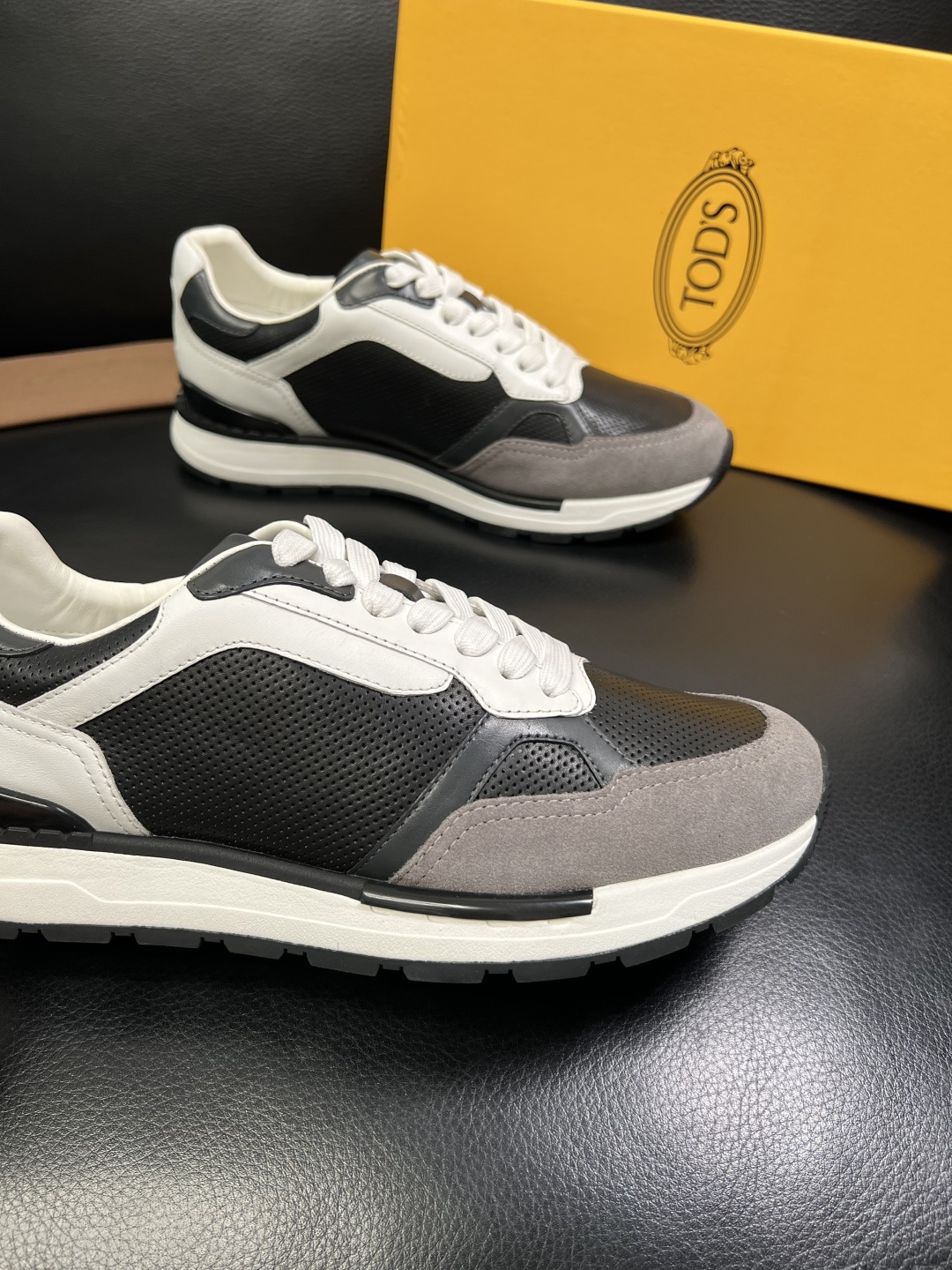 Tods 高品质 顶级工艺品 托德斯 专柜新款原厂配置，意大利进口牛皮面料，进口牛里垫，透气舒适，鞋底：