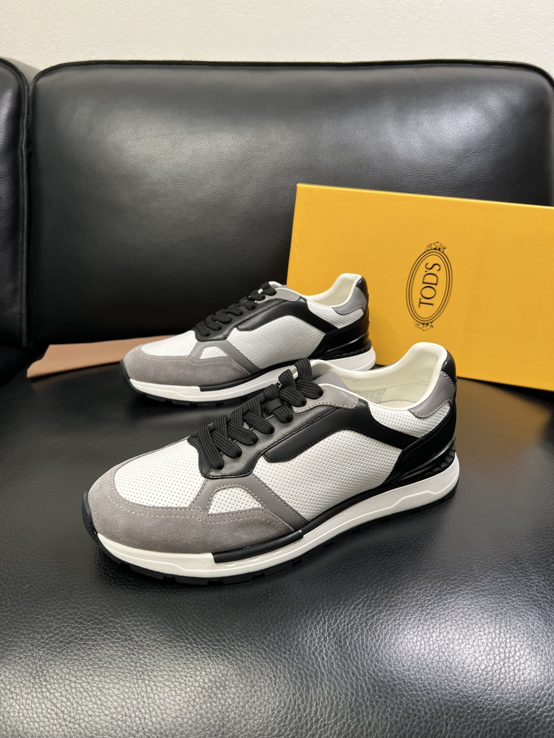 Tods 高品质 顶级工艺品 托德斯 专柜新款原厂配置，意大利进口牛皮面料，进口牛里垫，透气舒适，鞋底：