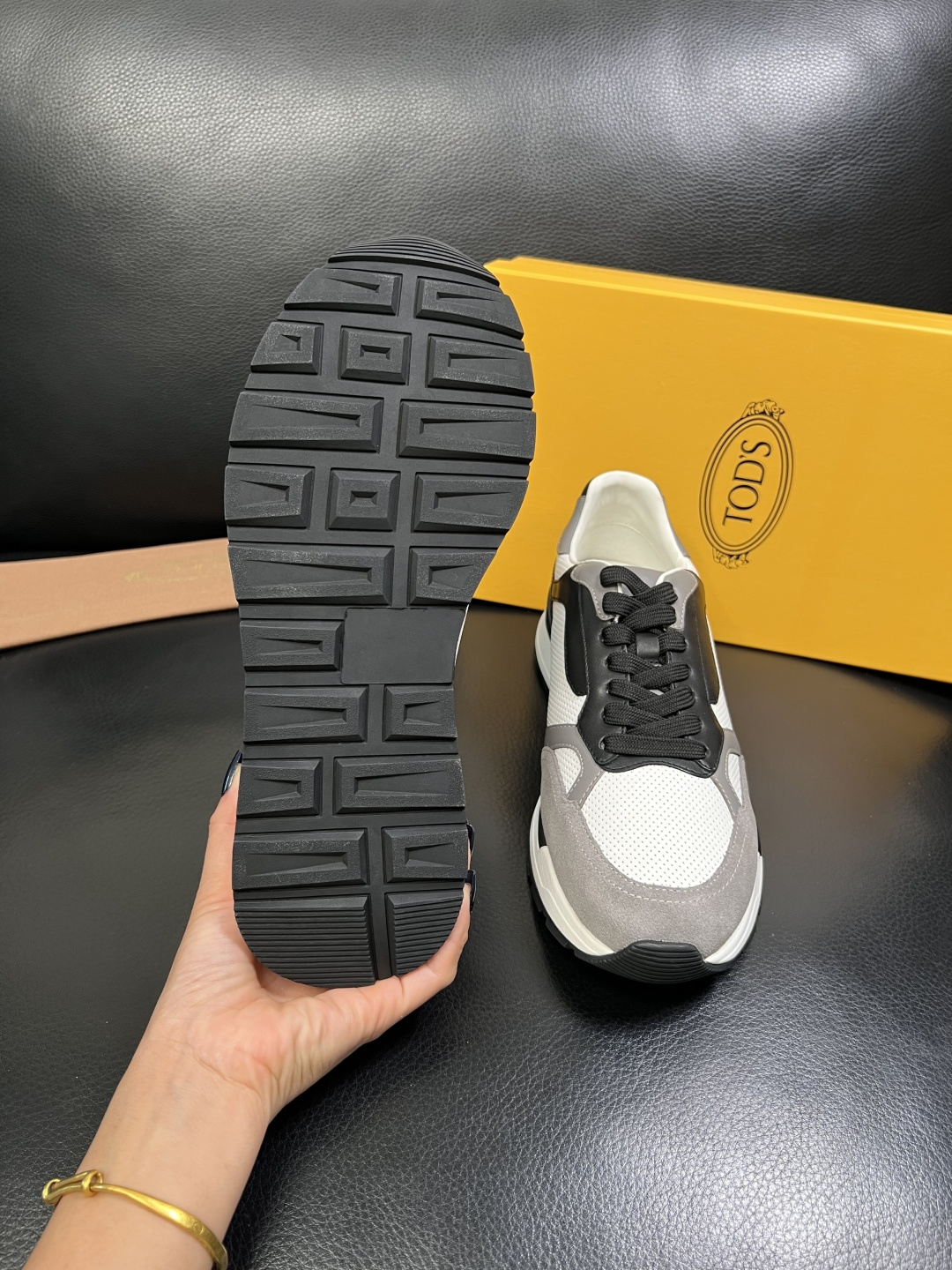 Tods 高品质 顶级工艺品 托德斯 专柜新款原厂配置，意大利进口牛皮面料，进口牛里垫，透气舒适，鞋底：