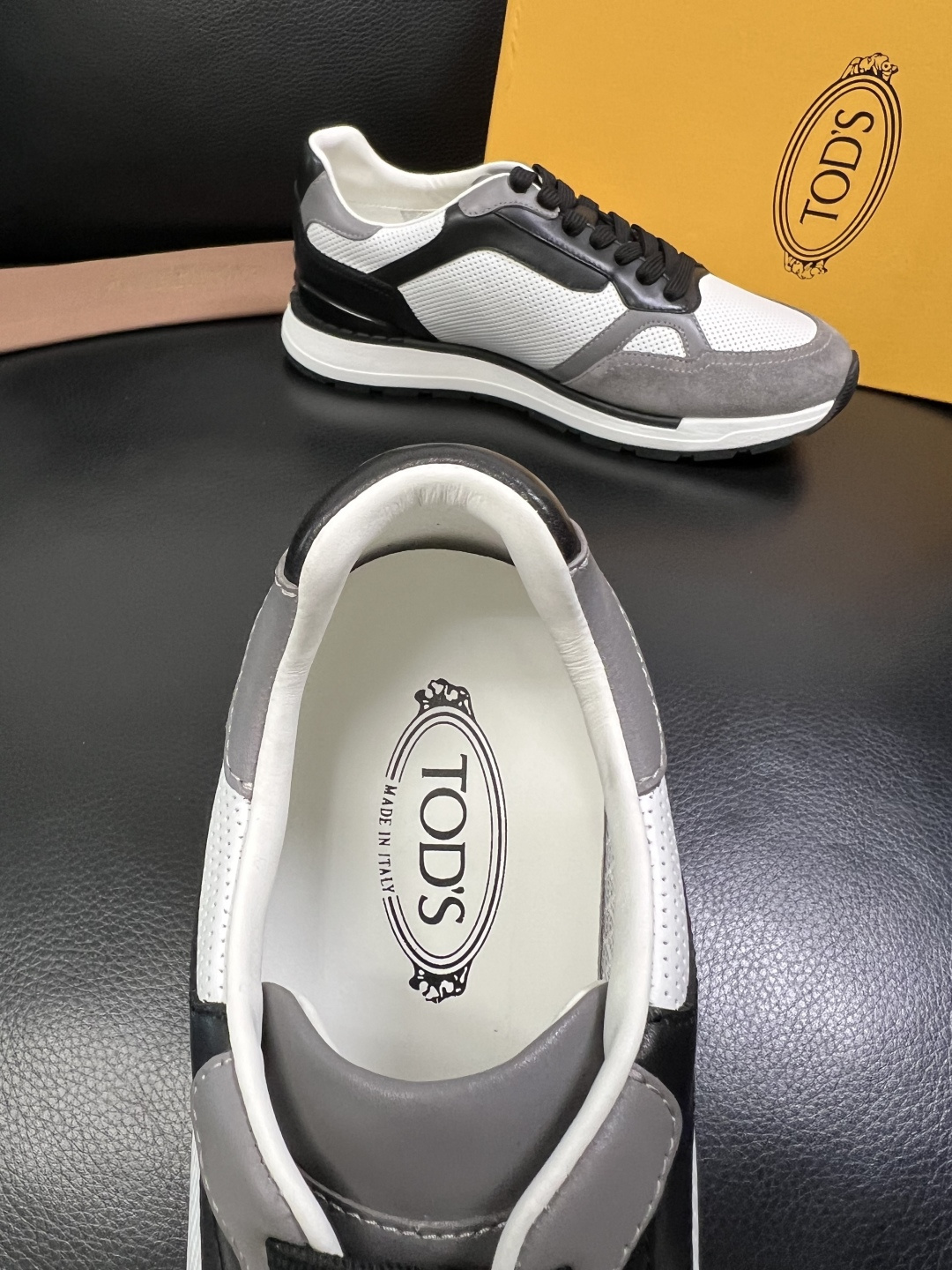 Tods 高品质 顶级工艺品 托德斯 专柜新款原厂配置，意大利进口牛皮面料，进口牛里垫，透气舒适，鞋底：