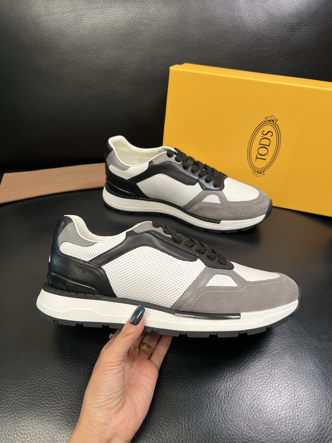 Tods 高品质 顶级工艺品 托德斯 专柜新款原厂配置，意大利进口牛皮面料，进口牛里垫，透气舒适，鞋底：