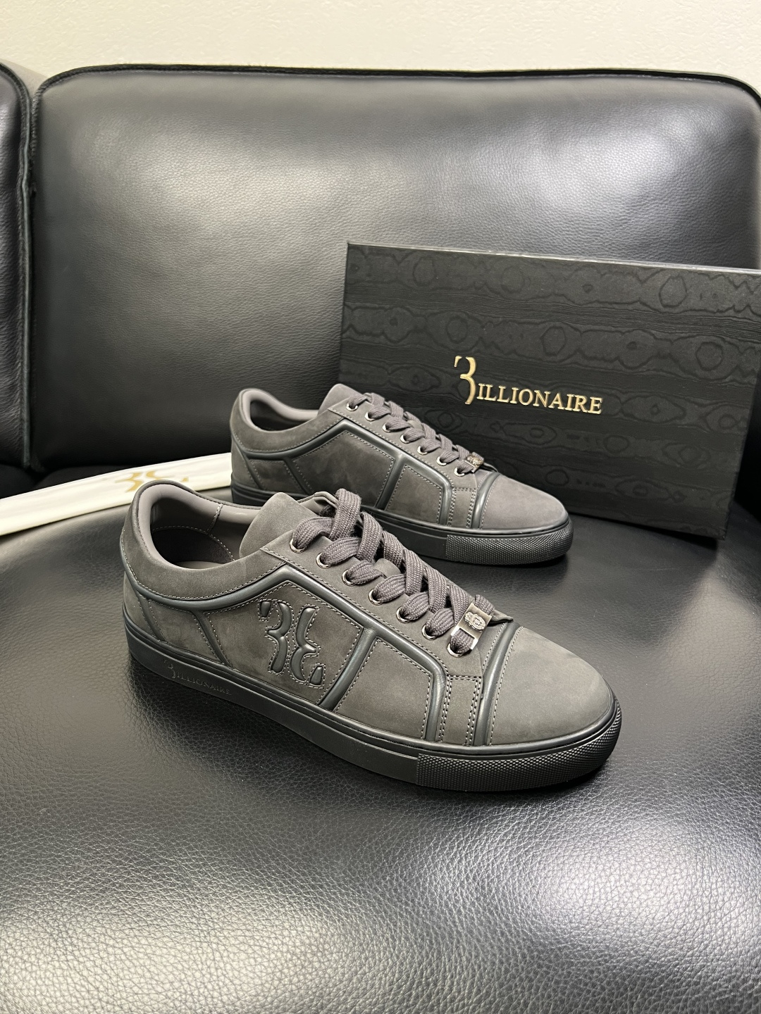 NO:589870,Billionaire high-quality top crafts Billionaire counter new original factory configuration, imported cowhide fabric from Italy, imported cowhide pads, breathable and comfortable, original soles specially provided by the original factory and super comfortable, original factory and single goods are welcome to compare, code number 39-44 (order 38 45),,cowhide19860909Billionaire 高品质 顶级工艺品 亿万富翁 专柜新款原厂配置,意大利进口牛皮面料,进口牛里垫,透气舒适,鞋底原厂特供原版底超级舒适,原厂跟单货 欢迎对比,码数 39-44（订 38 45）,,cowhide,Men's shoes