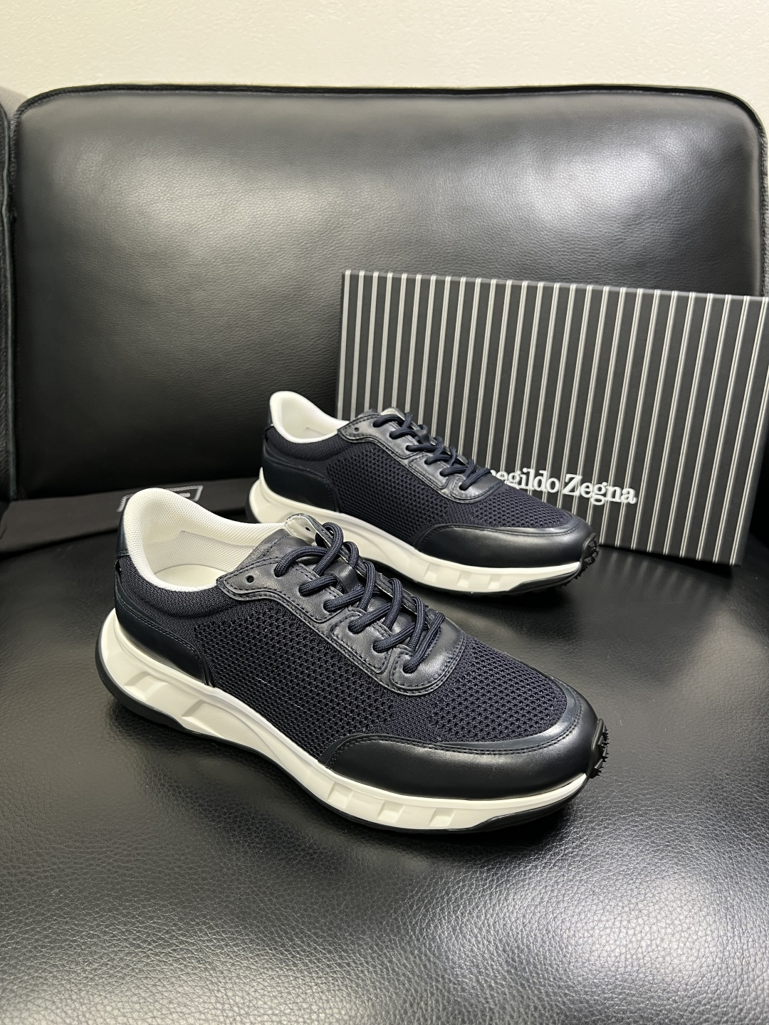 NO:589878,Zegna high-quality top crafts Zegna counter new original factory configuration, imported cowhide fabric from Italy, imported cowhide pads, breathable and comfortable, original soles specially provided by the original factory and super comfortable, original factory and single goods are welcome to compare, code number 39-44 (order 38 45),,zegna,cowhide19860909Zegna 高品质 顶级工艺品 杰尼亚 专柜新款原厂配置,意大利进口牛皮面料,进口牛里垫,透气舒适,鞋底原厂特供原版底超级舒适,原厂跟单货 欢迎对比,码数 39-44（订 38 45）,,zegna,cowhide,Men's shoes