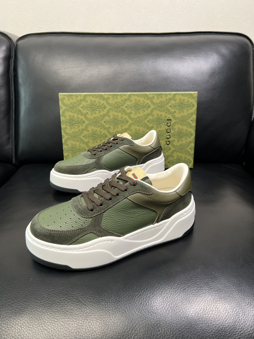 Gucci 高品质 顶级工艺品 古奇 专柜新款原厂配置，意大利进口牛皮面料，进口牛皮内里垫，透气舒适，鞋