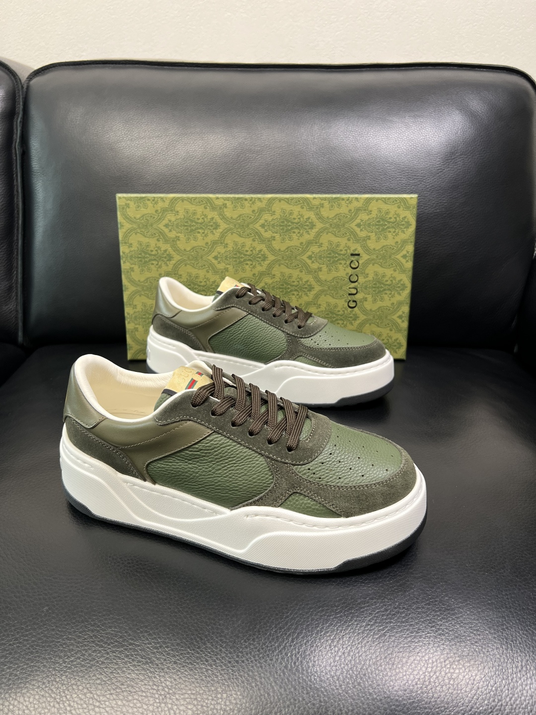 Gucci 高品质 顶级工艺品 古奇 专柜新款原厂配置，意大利进口牛皮面料，进口牛皮内里垫，透气舒适，鞋