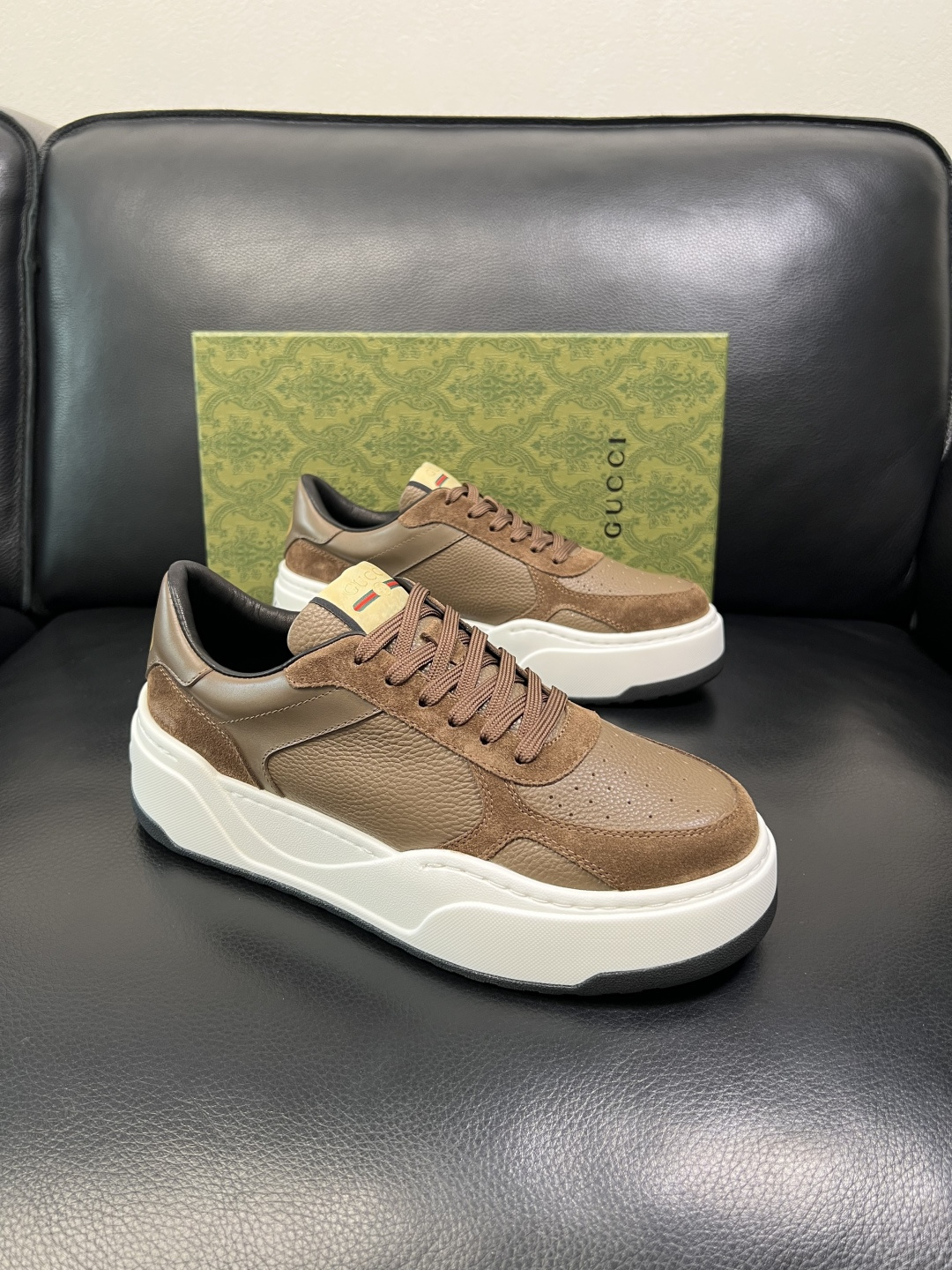 Gucci 高品质 顶级工艺品 古奇 专柜新款原厂配置，意大利进口牛皮面料，进口牛皮内里垫，透气舒适，鞋