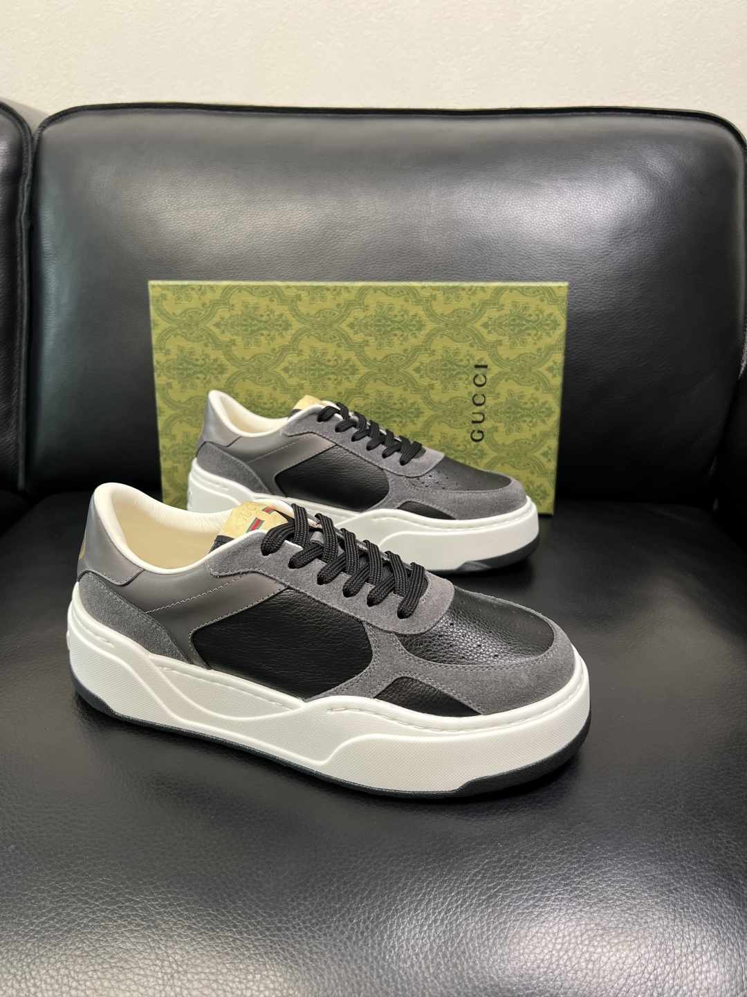 NO:589990,Gucci high-quality top handicrafts Gucci counter new model original configuration, Italian imported cowhide fabric, imported cowhide lining, breathable and comfortable, original soles specially provided by the factory and super comfortable, original factory and single goods, welcome to compare, code number 38-44 (customized 45 46),,gucci,cowhide19860909Gucci 高品质 顶级工艺品 古奇 专柜新款原厂配置,意大利进口牛皮面料,进口牛皮内里垫,透气舒适,鞋底原厂特供原版底超级舒适,原厂跟单货,欢迎对比,码数 38-44（订做 45 46）,,gucci,cowhide,Men's shoes