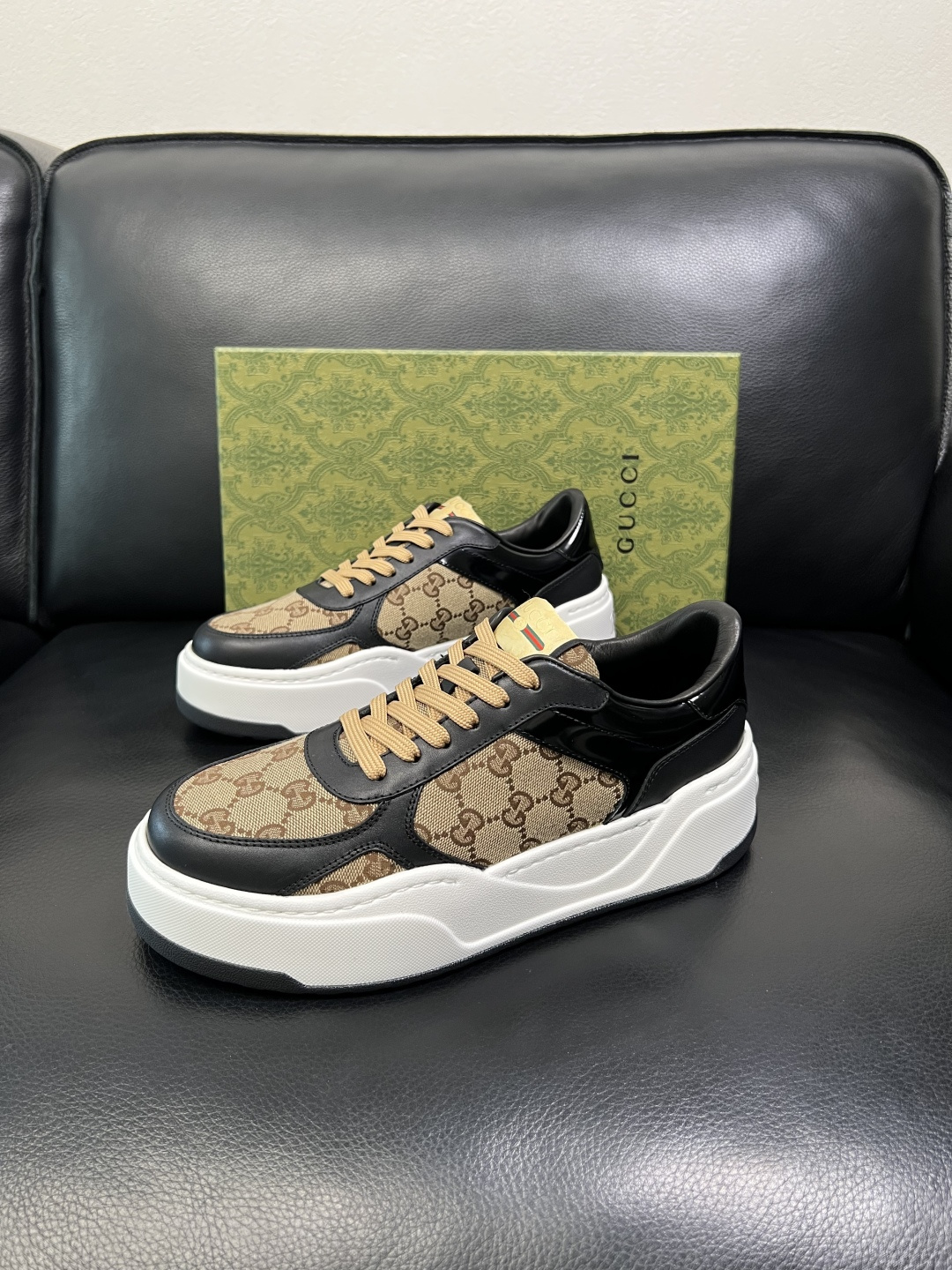 Gucci 高品质 顶级工艺品 古奇 专柜新款原厂配置，意大利进口牛皮面料，进口牛皮内里垫，透气舒适，鞋