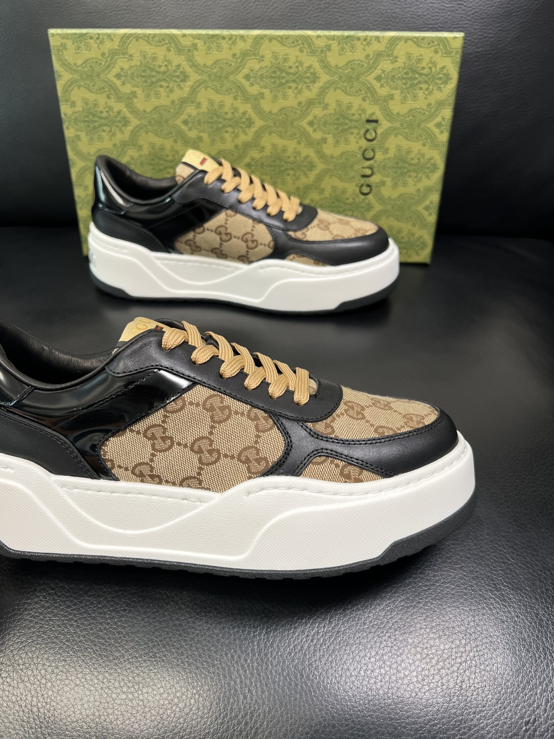 Gucci 高品质 顶级工艺品 古奇 专柜新款原厂配置，意大利进口牛皮面料，进口牛皮内里垫，透气舒适，鞋