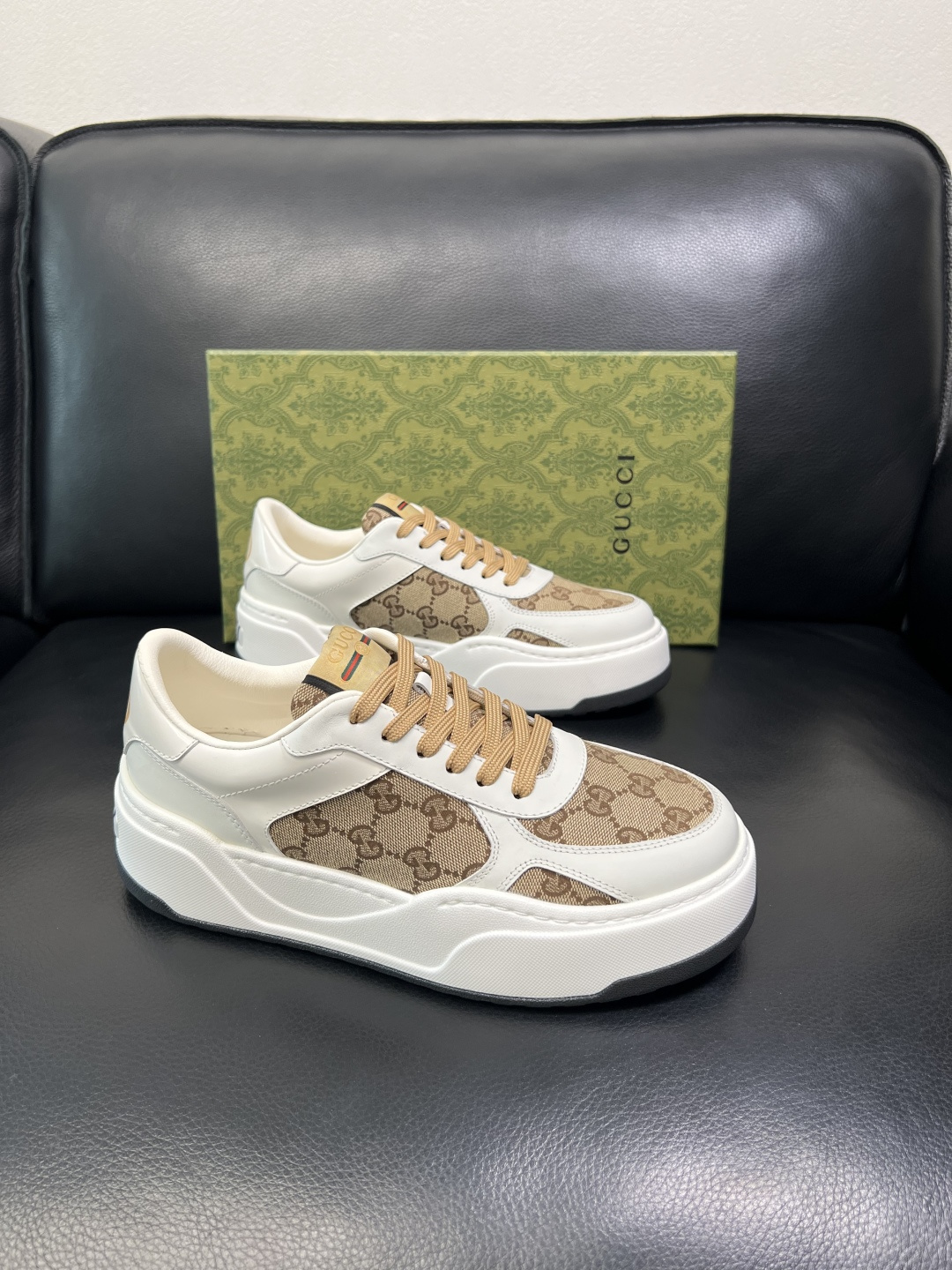 Gucci 高品质 顶级工艺品 古奇 专柜新款原厂配置，意大利进口牛皮面料，进口牛皮内里垫，透气舒适，鞋