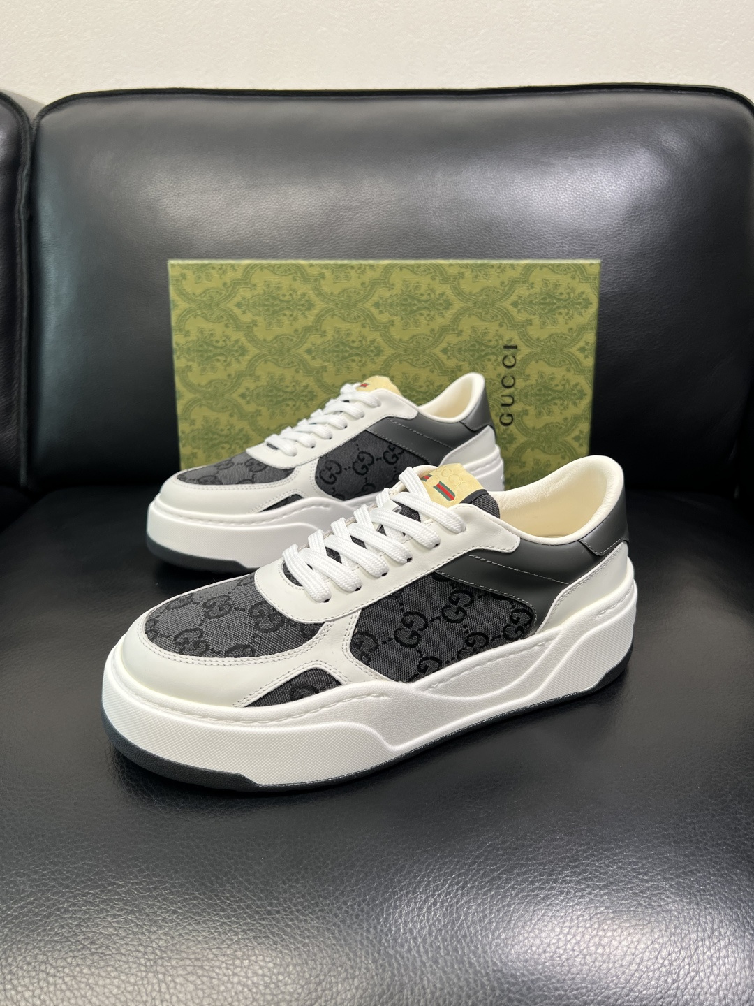 Gucci 高品质 顶级工艺品 古奇 专柜新款原厂配置，意大利进口牛皮面料，进口牛皮内里垫，透气舒适，鞋