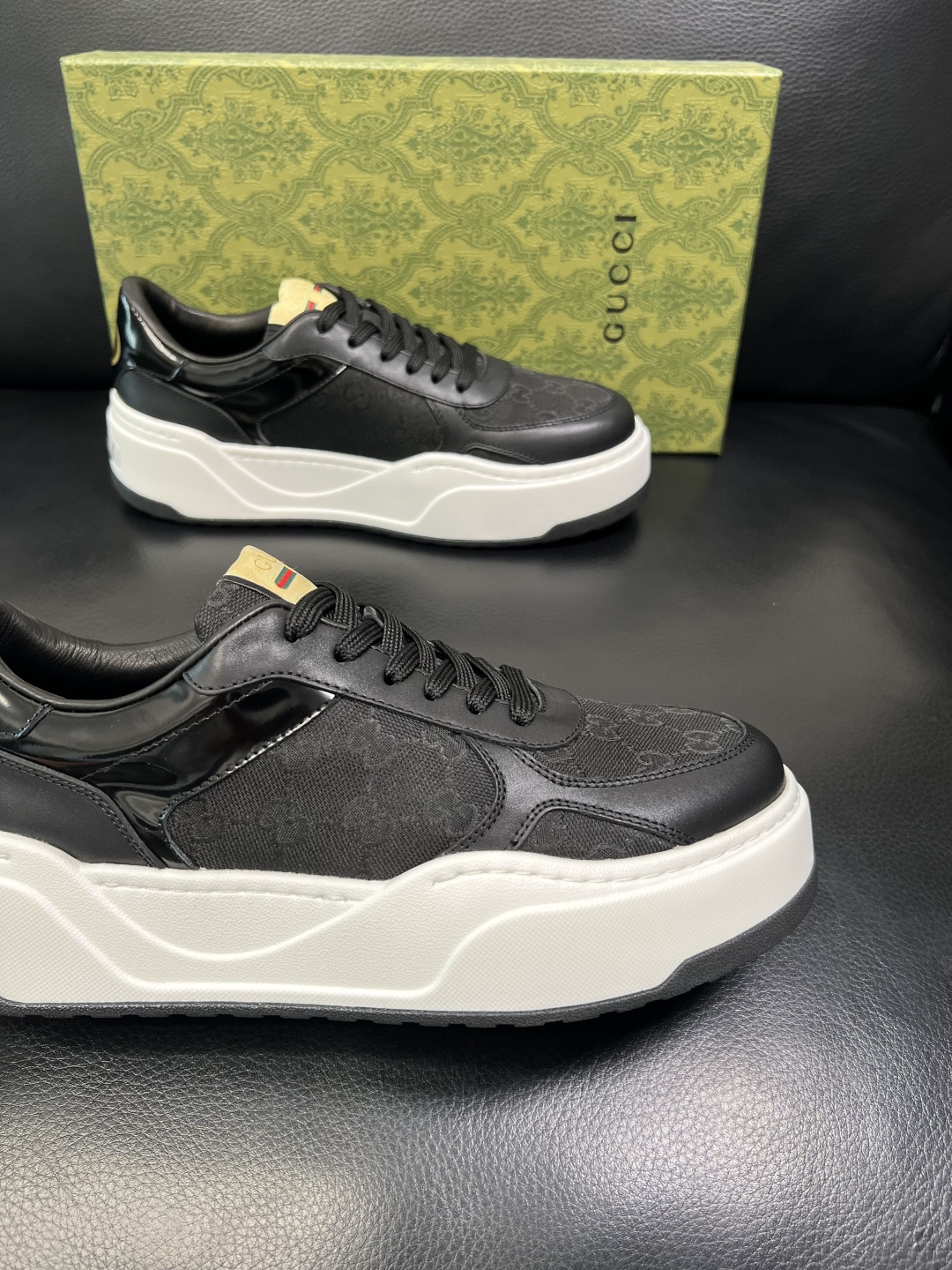 Gucci 高品质 顶级工艺品 古奇 专柜新款原厂配置，意大利进口牛皮面料，进口牛皮内里垫，透气舒适，鞋