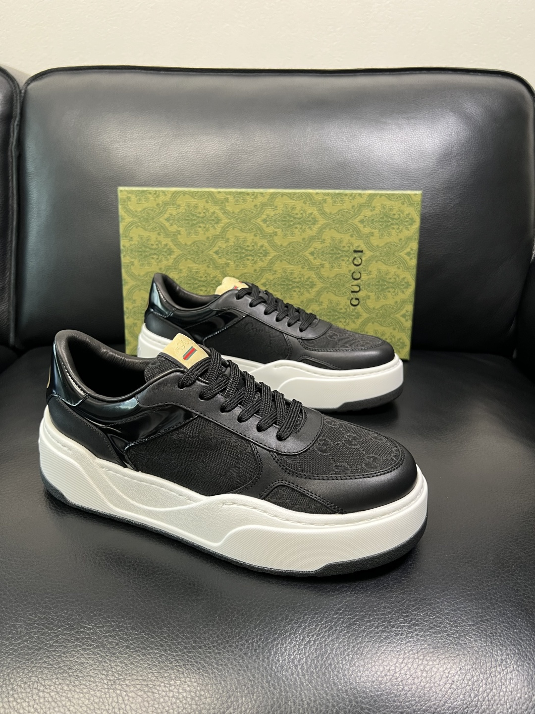 Gucci 高品质 顶级工艺品 古奇 专柜新款原厂配置，意大利进口牛皮面料，进口牛皮内里垫，透气舒适，鞋