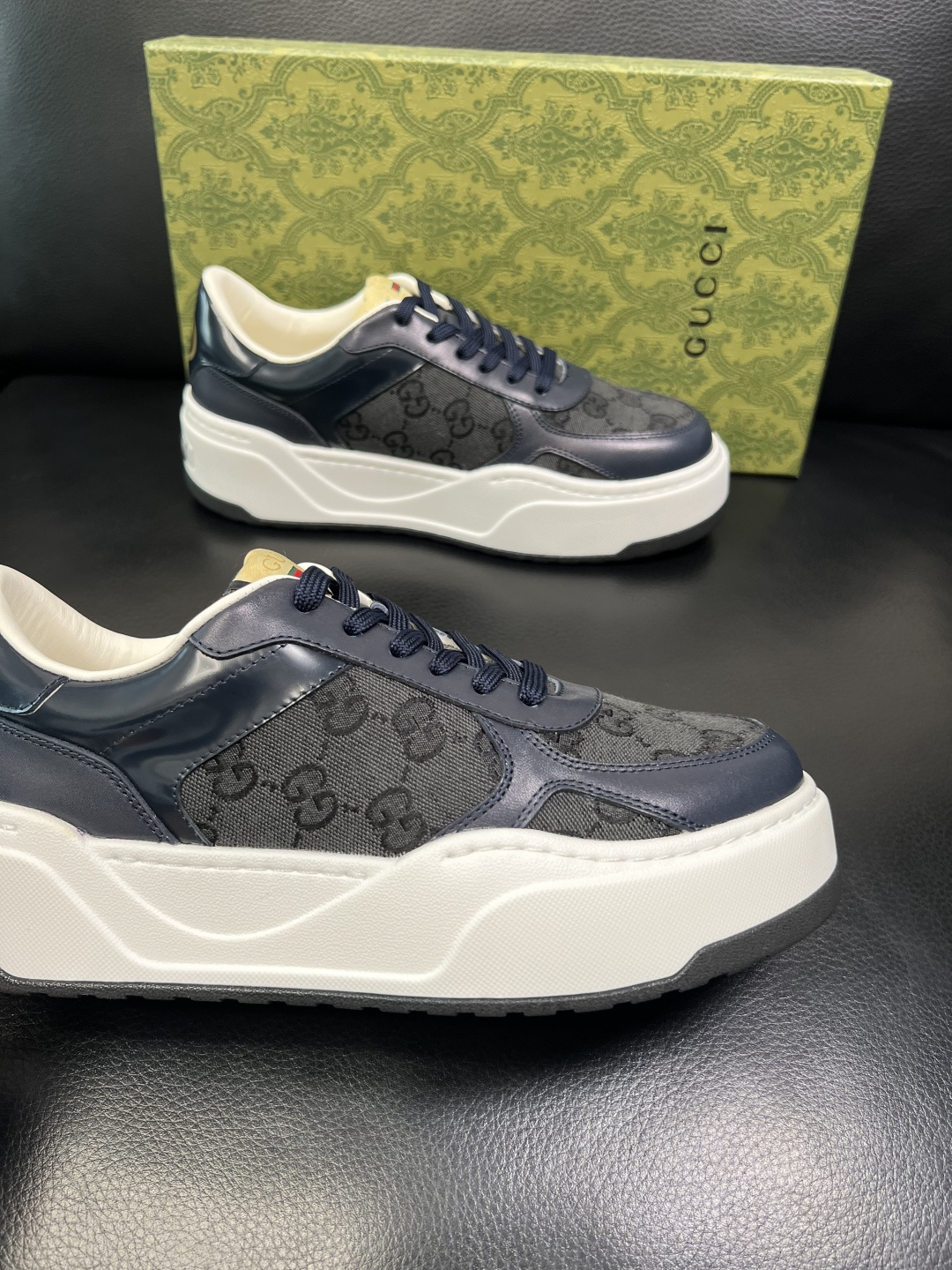 Gucci 高品质 顶级工艺品 古奇 专柜新款原厂配置，意大利进口牛皮面料，进口牛皮内里垫，透气舒适，鞋