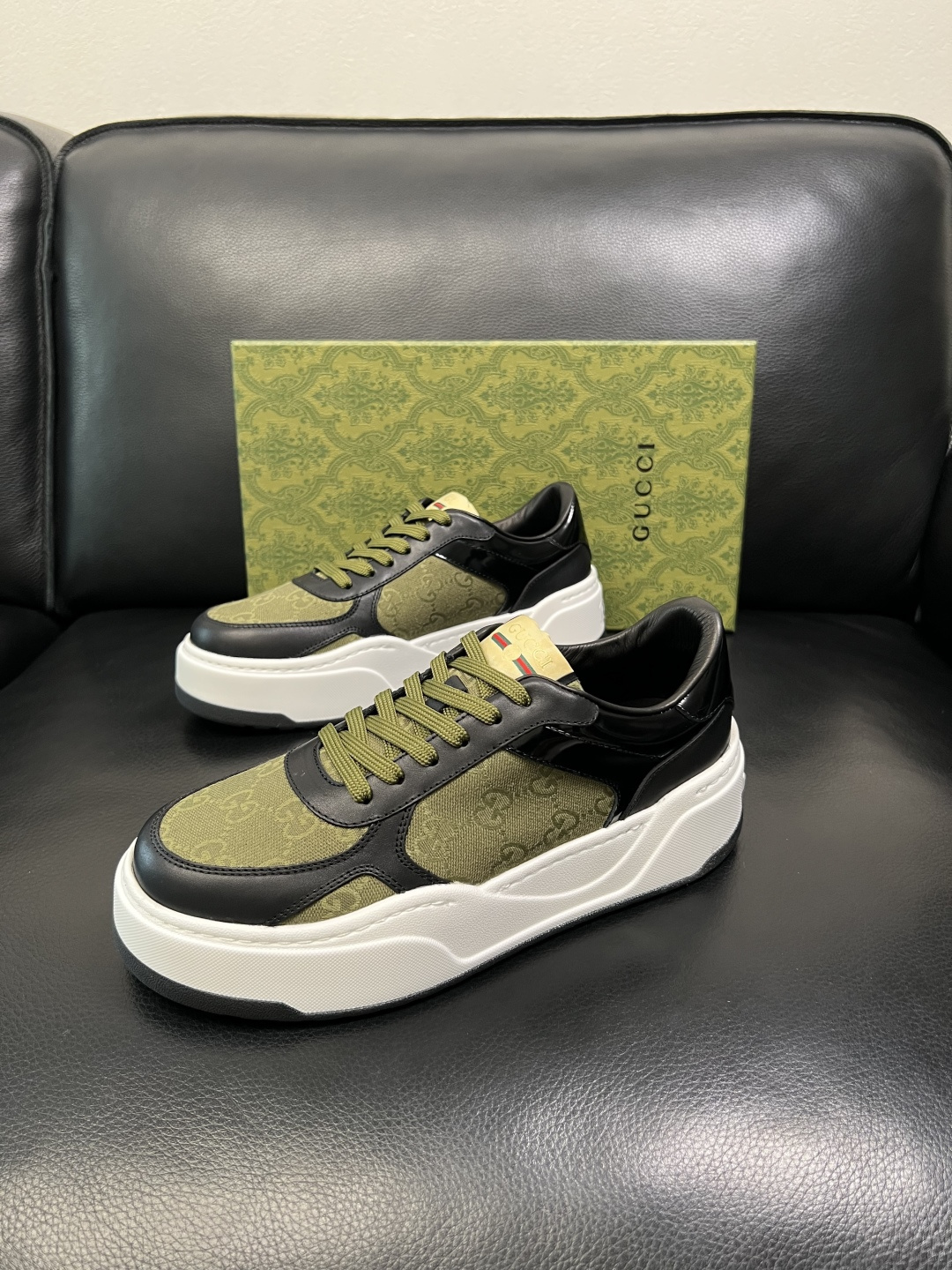 Gucci 高品质 顶级工艺品 古奇 专柜新款原厂配置，意大利进口牛皮面料，进口牛皮内里垫，透气舒适，鞋