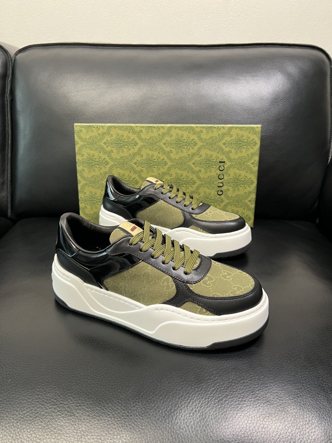 Gucci 高品质 顶级工艺品 古奇 专柜新款原厂配置，意大利进口牛皮面料，进口牛皮内里垫，透气舒适，鞋