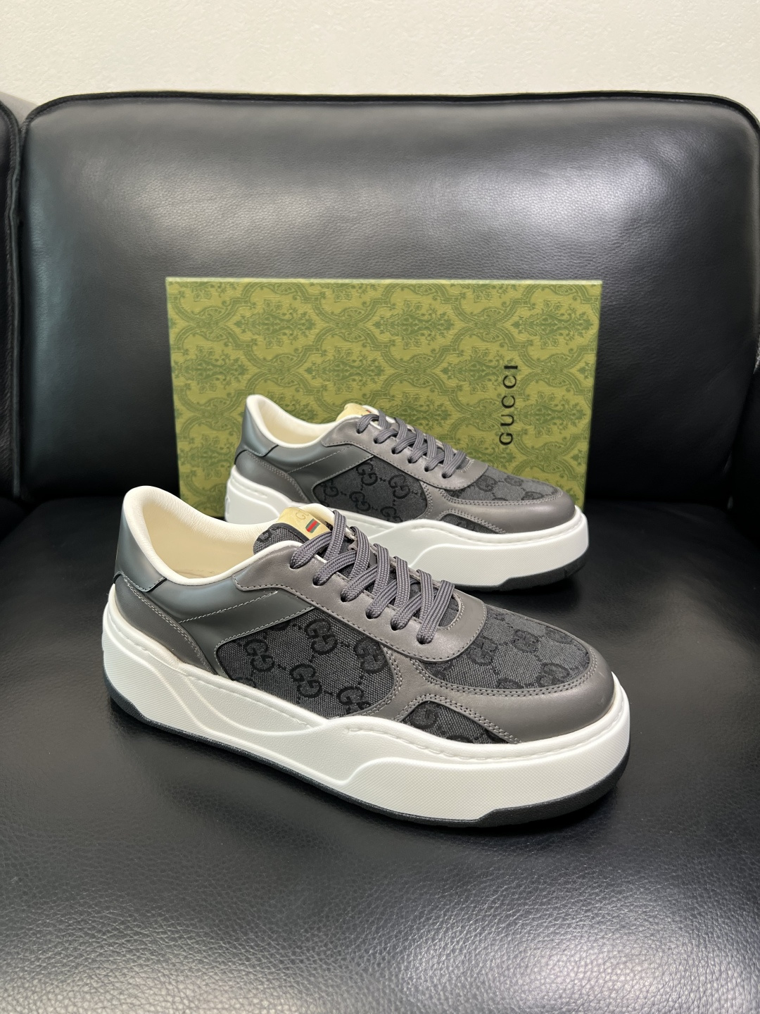 NO:589959,Gucci high-quality top handicrafts Gucci counter new model original configuration, Italian imported cowhide fabric, imported cowhide lining, breathable and comfortable, original soles specially provided by the factory and super comfortable, original factory and single goods, welcome to compare, code number 38-44 (customized 45 46),,gucci,cowhide19860909Gucci 高品质 顶级工艺品 古奇 专柜新款原厂配置,意大利进口牛皮面料,进口牛皮内里垫,透气舒适,鞋底原厂特供原版底超级舒适,原厂跟单货,欢迎对比,码数 38-44（订做 45 46）,,gucci,cowhide,Men's shoes