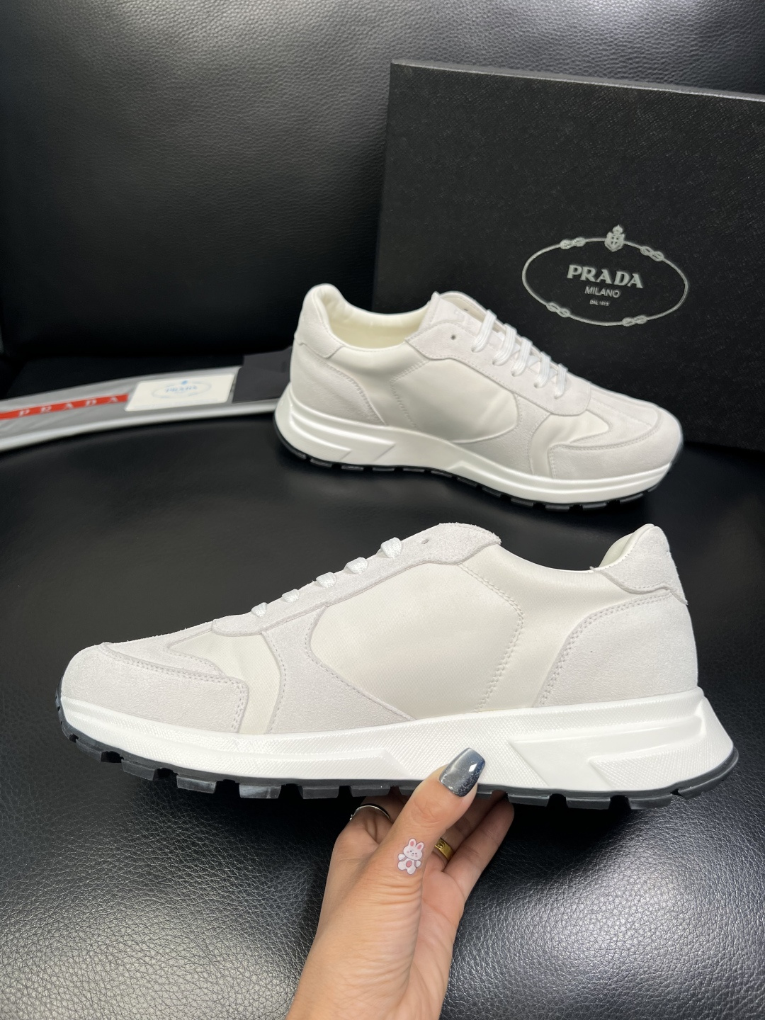 Prada 顶级工艺品，普拉达 专柜同步，原厂配置意大利进口牛皮面料，进口牛皮内里垫，透气舒适，鞋底：原