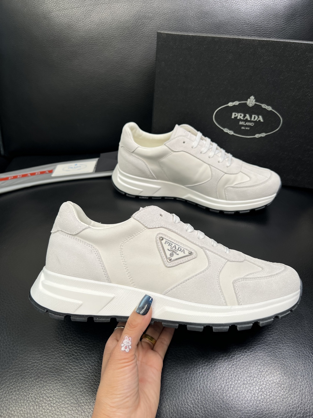 Prada 顶级工艺品，普拉达 专柜同步，原厂配置意大利进口牛皮面料，进口牛皮内里垫，透气舒适，鞋底：原