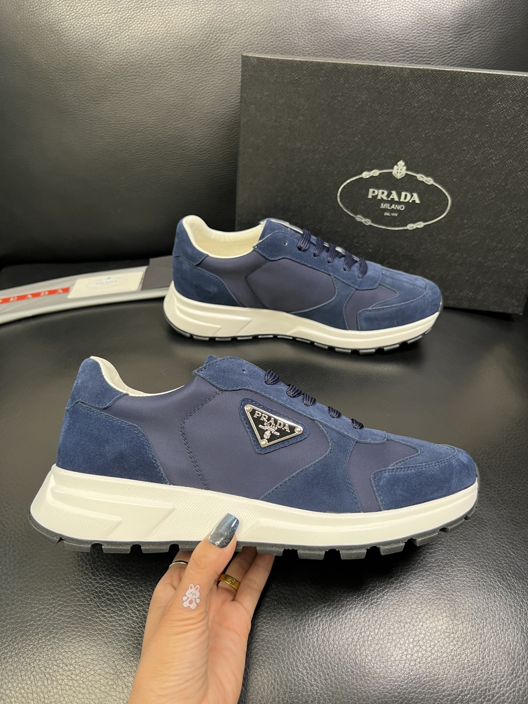 Prada 顶级工艺品，普拉达 专柜同步，原厂配置意大利进口牛皮面料，进口牛皮内里垫，透气舒适，鞋底：原